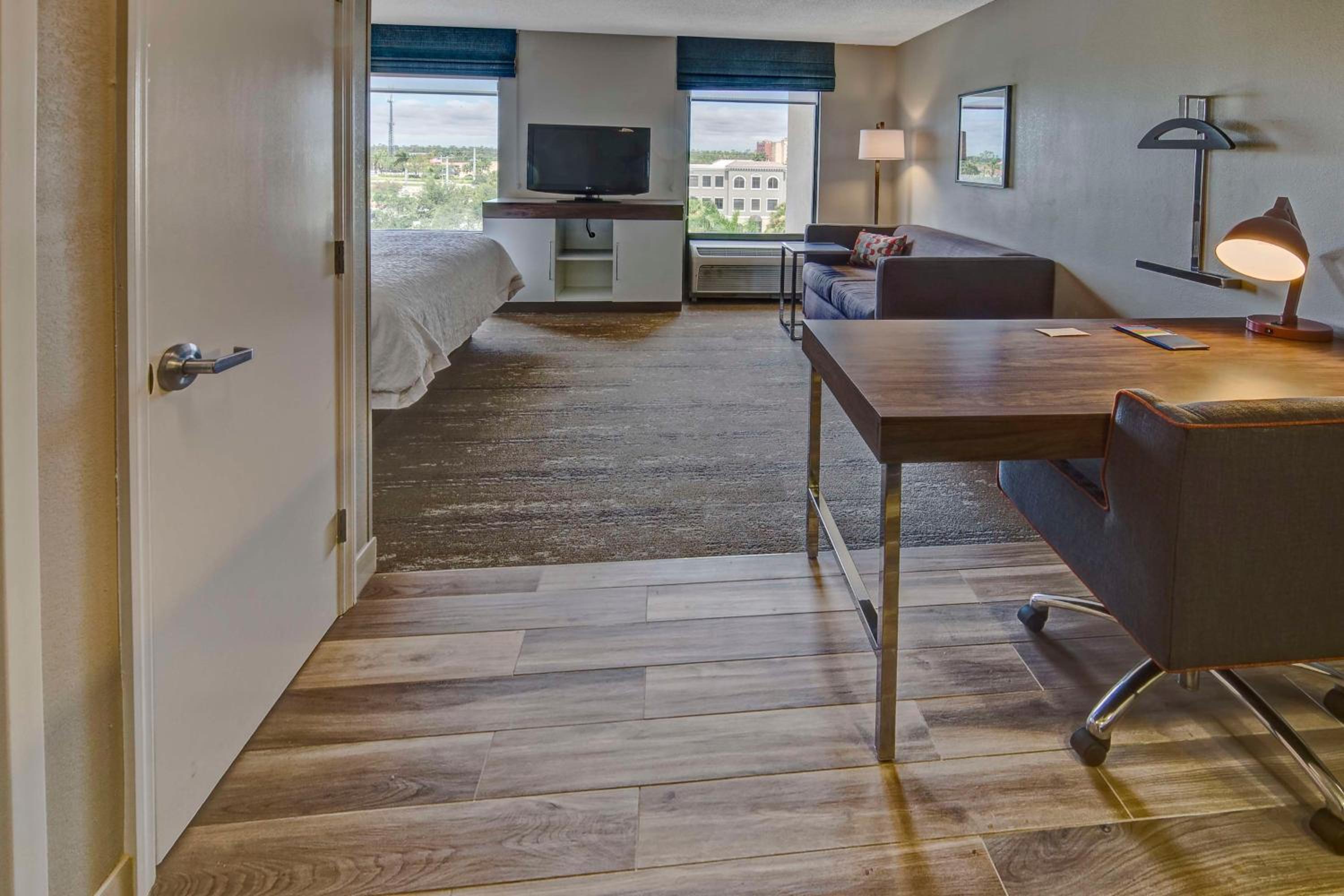 King Studio Suite - Non-Smoking - Photo 4
