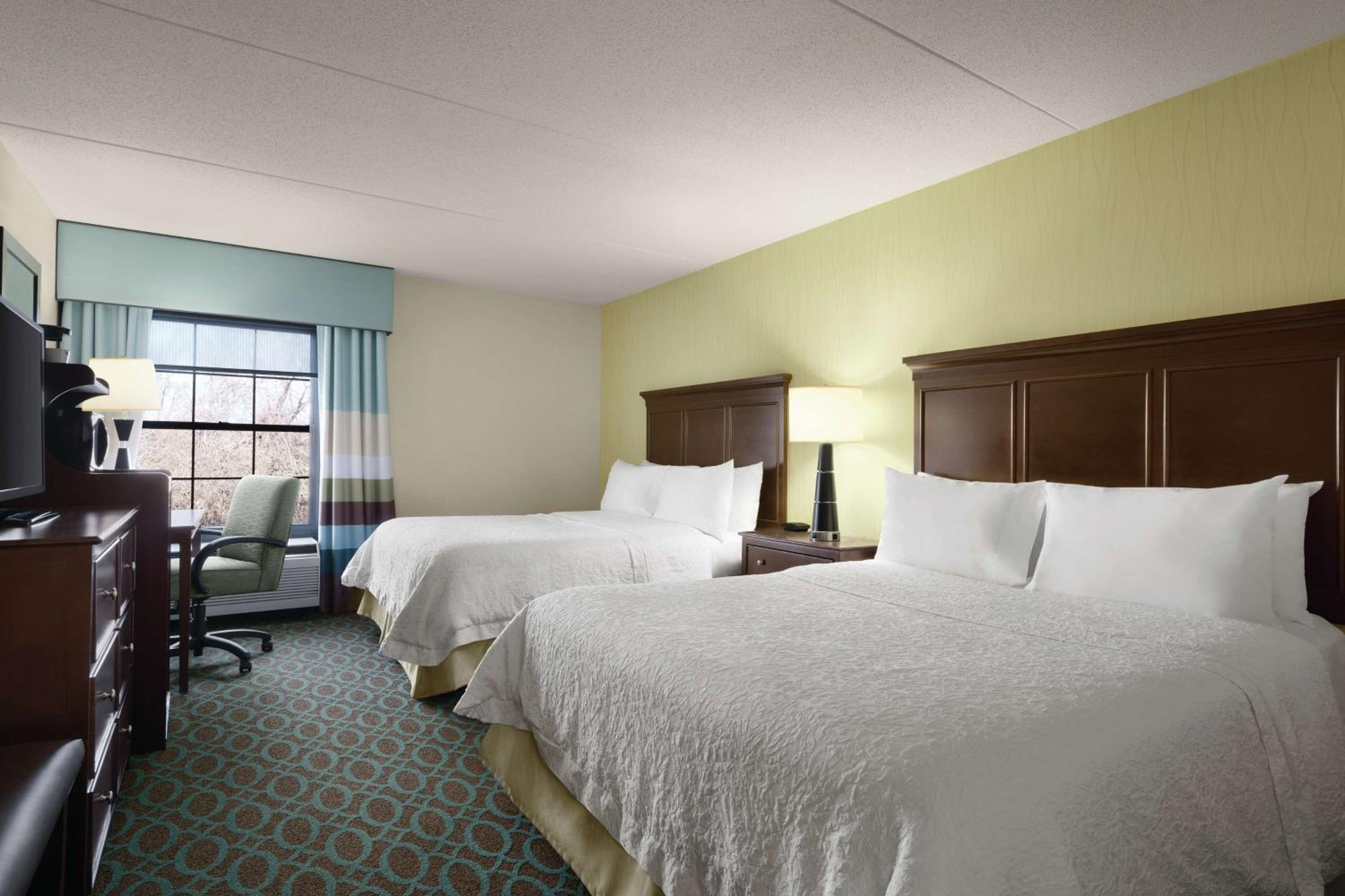 Room with Two Queen Beds - Non-Smoking - Photo 1