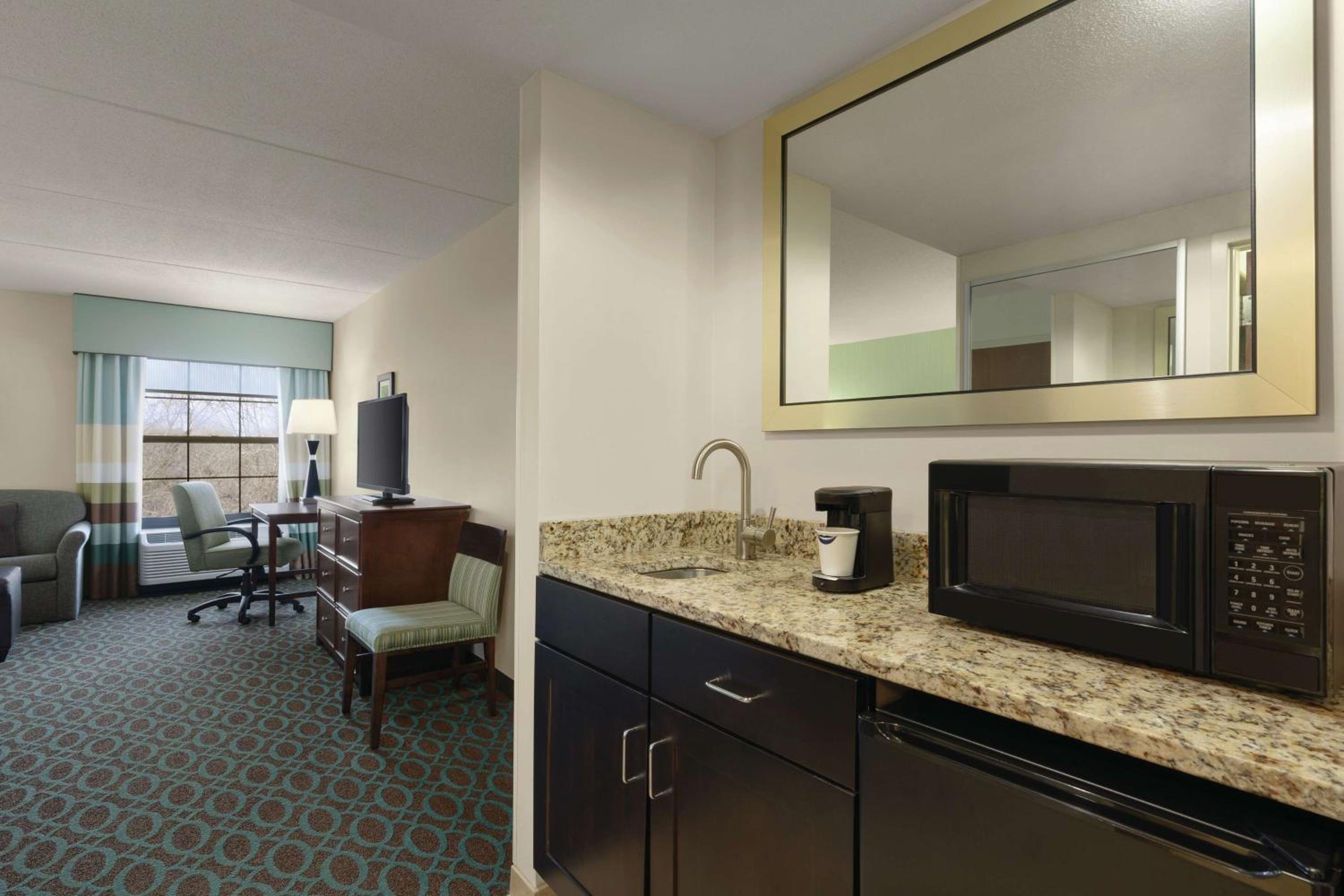 King Room - Non-Smoking - Photo 1