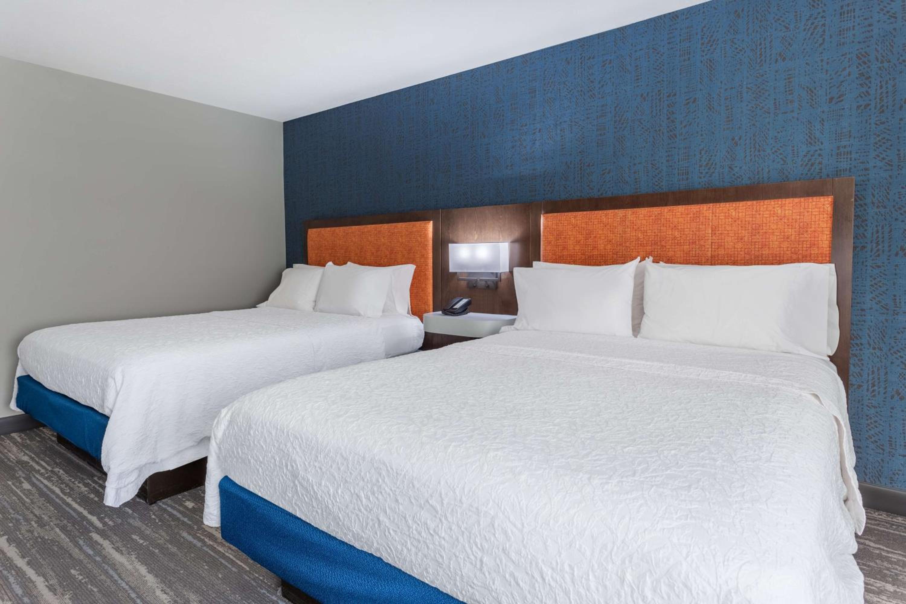 Queen Room with Two Queen Beds - Non-Smoking - Photo 1