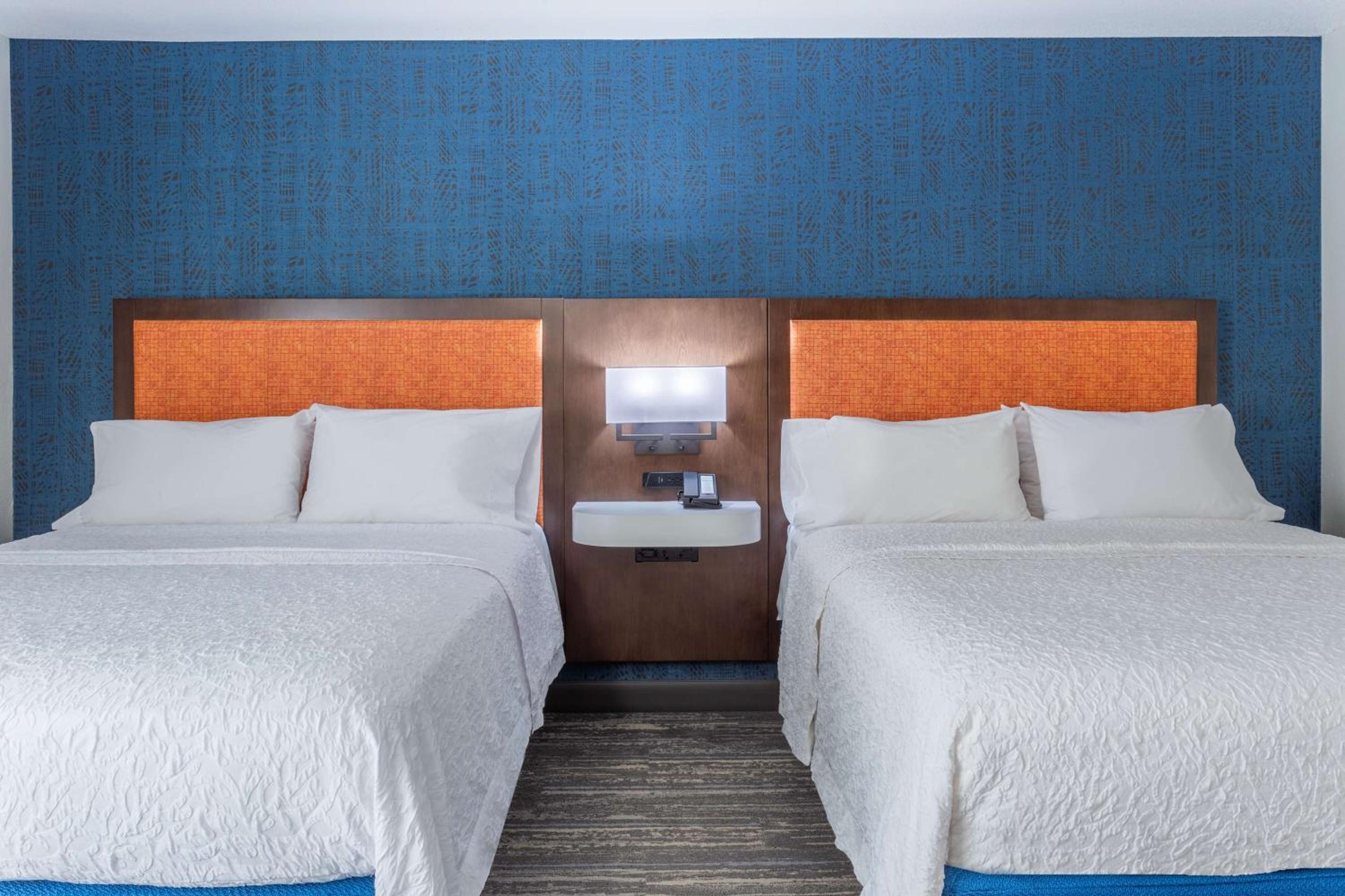 Queen Room With Two Queen Beds with Study - Photo 3