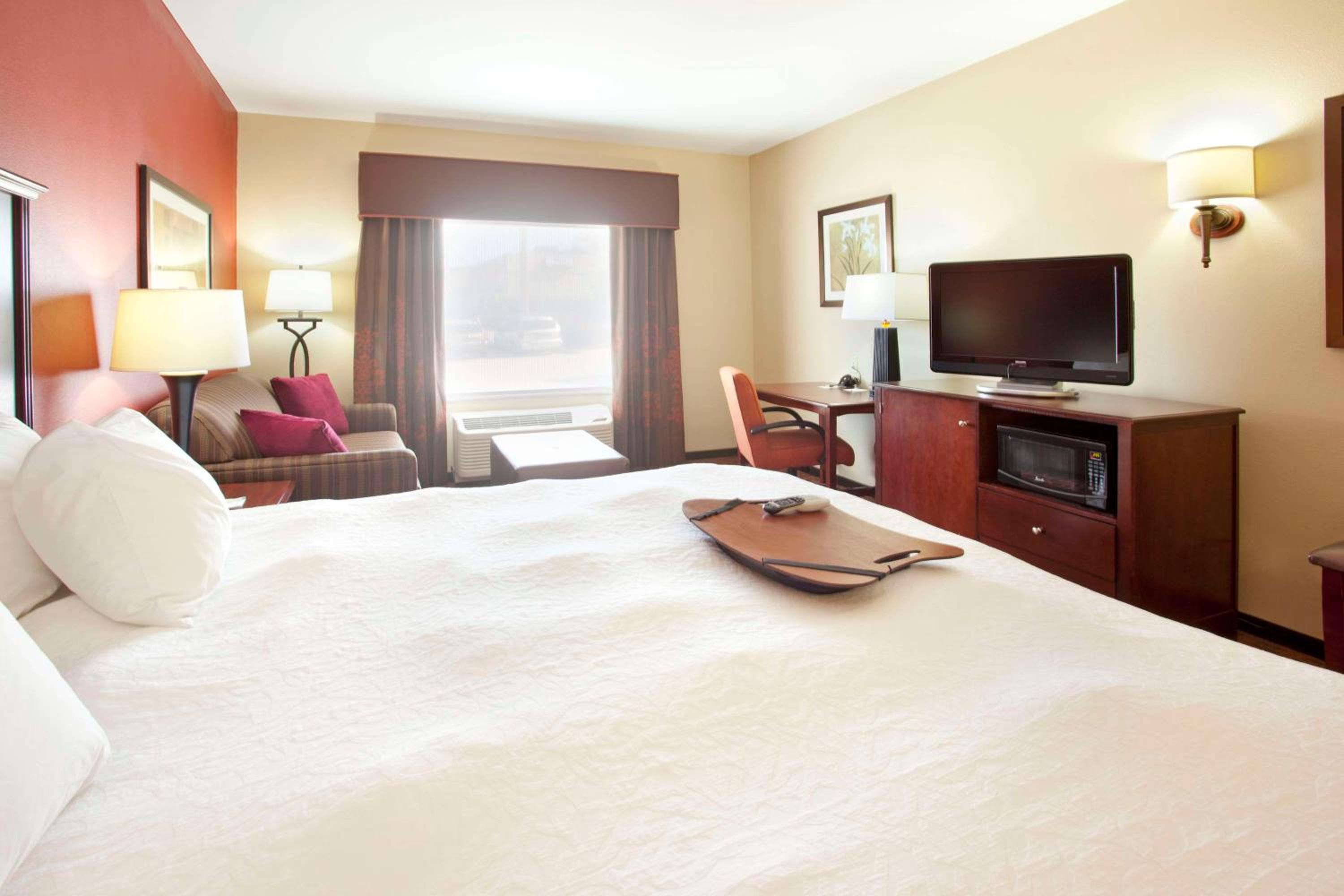 King Room with Sofa Bed and Study - Non-Smoking - Photo 3