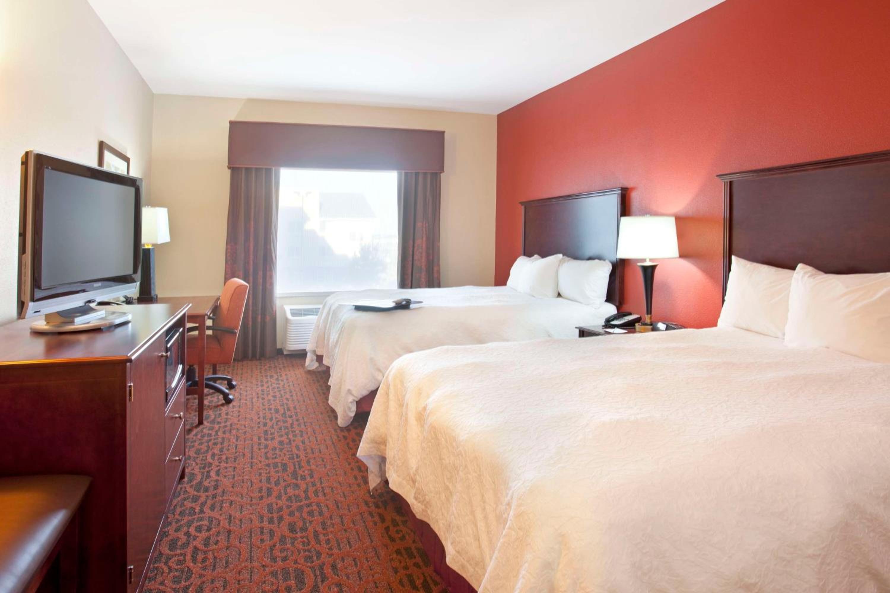 Room with Two Queen Beds - Non-Smoking - Photo 3