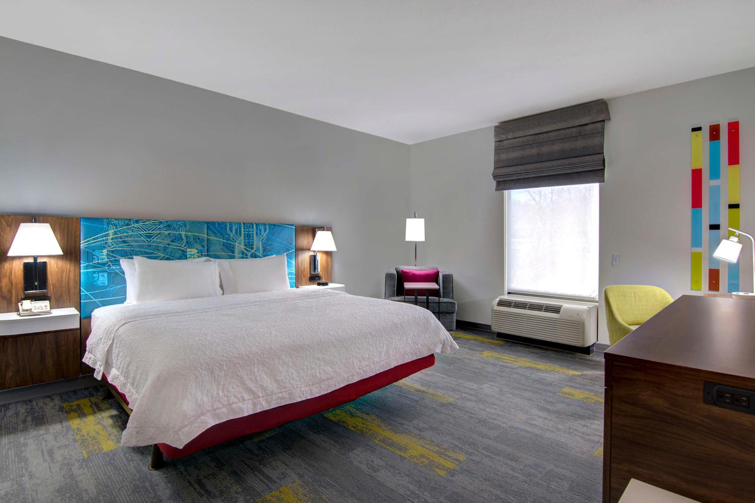 King Room with King Bed - Non-Smoking - Photo 2