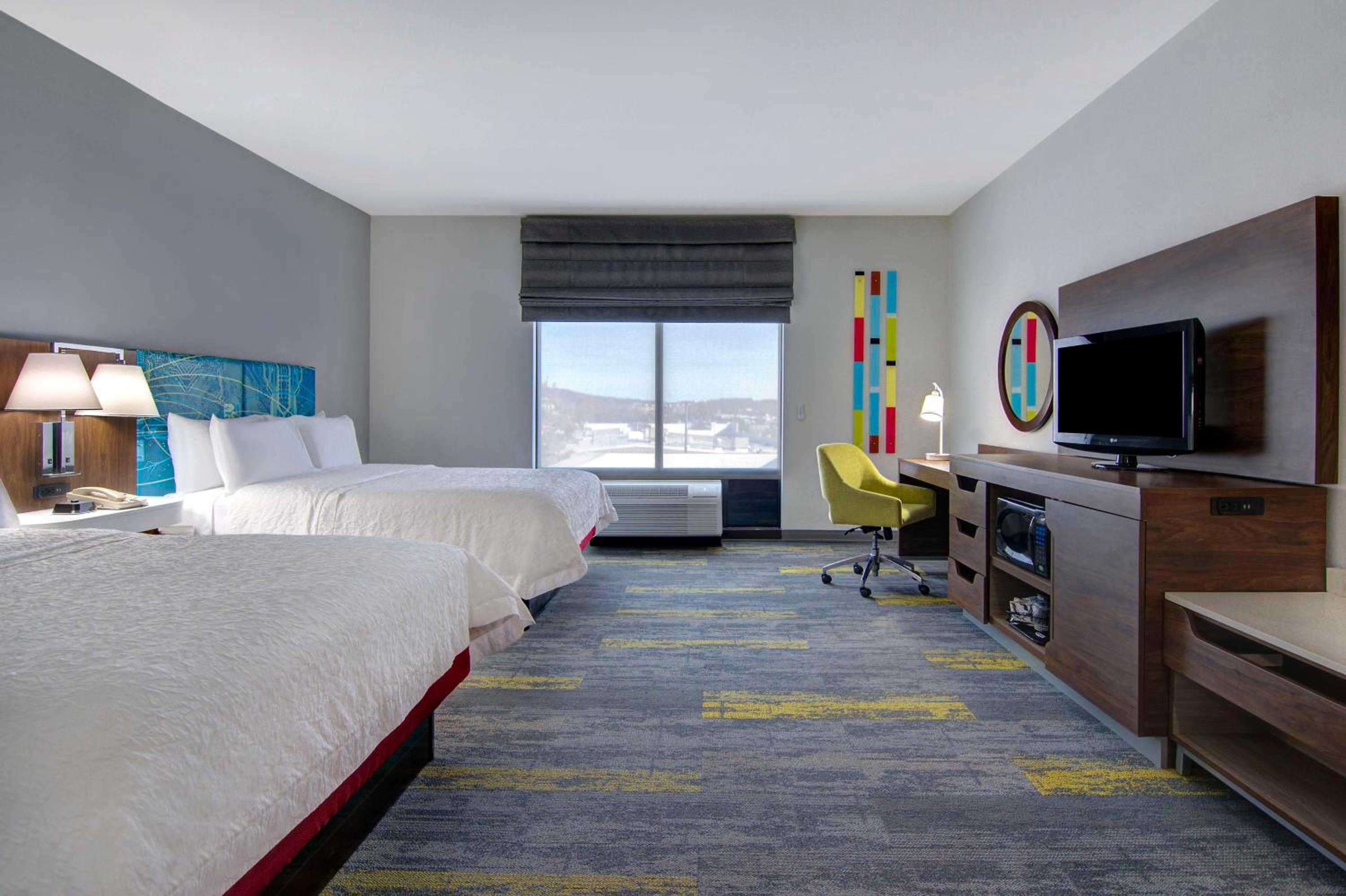 Room with Two Queen Beds - Non-Smoking - Photo 2