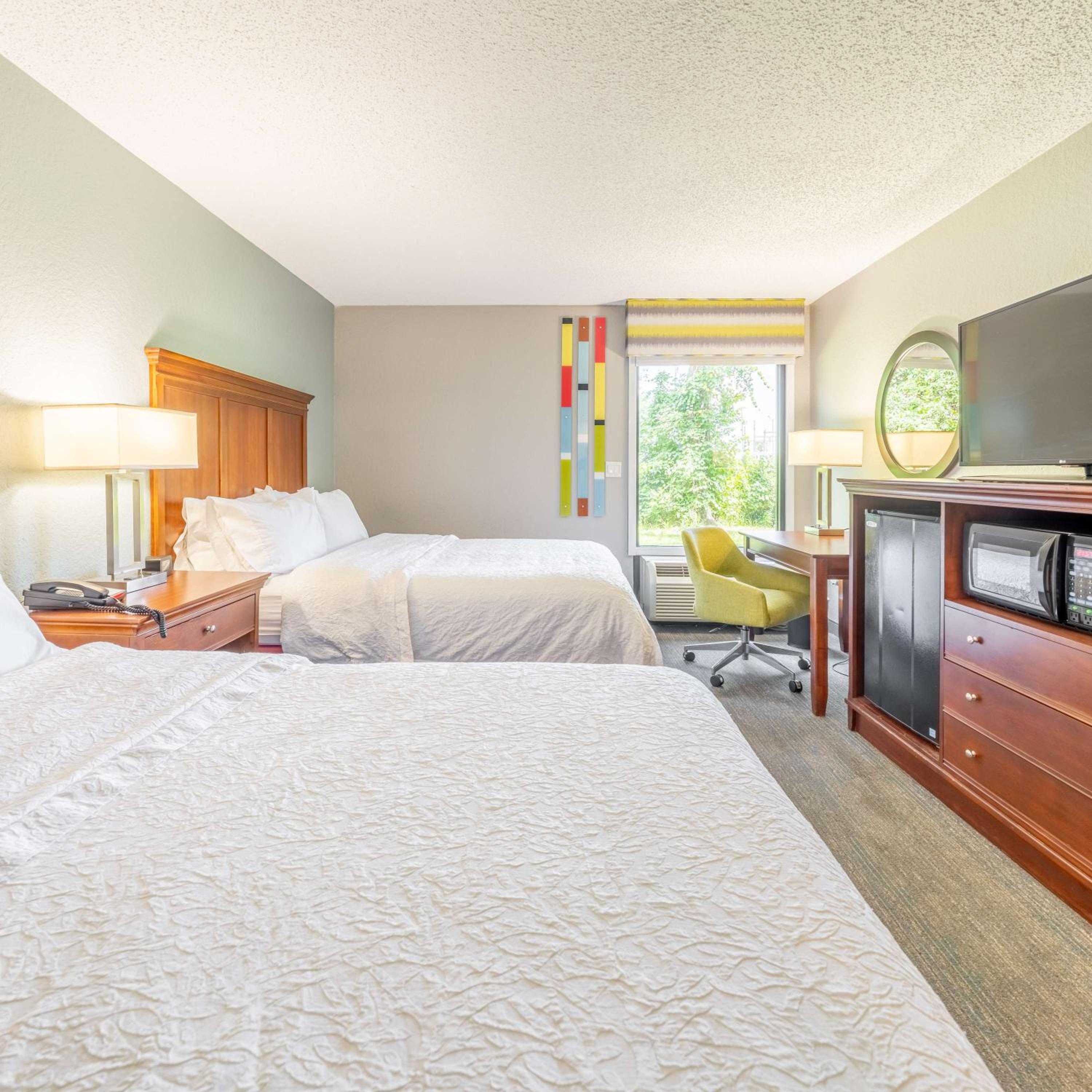 Room with Two Queen Beds - Non-Smoking - Photo 7