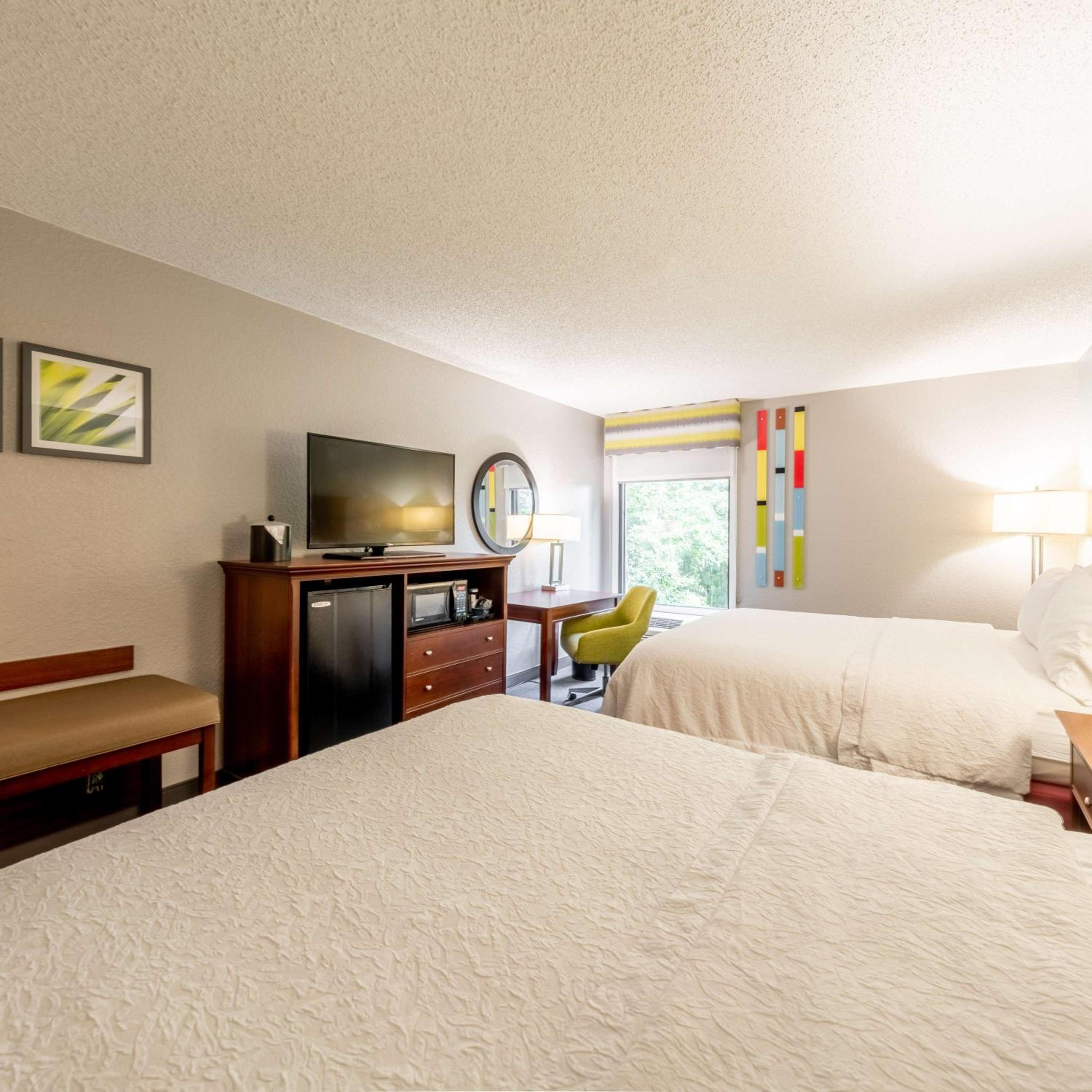 Room with Two Queen Beds - Non-Smoking - Photo 6