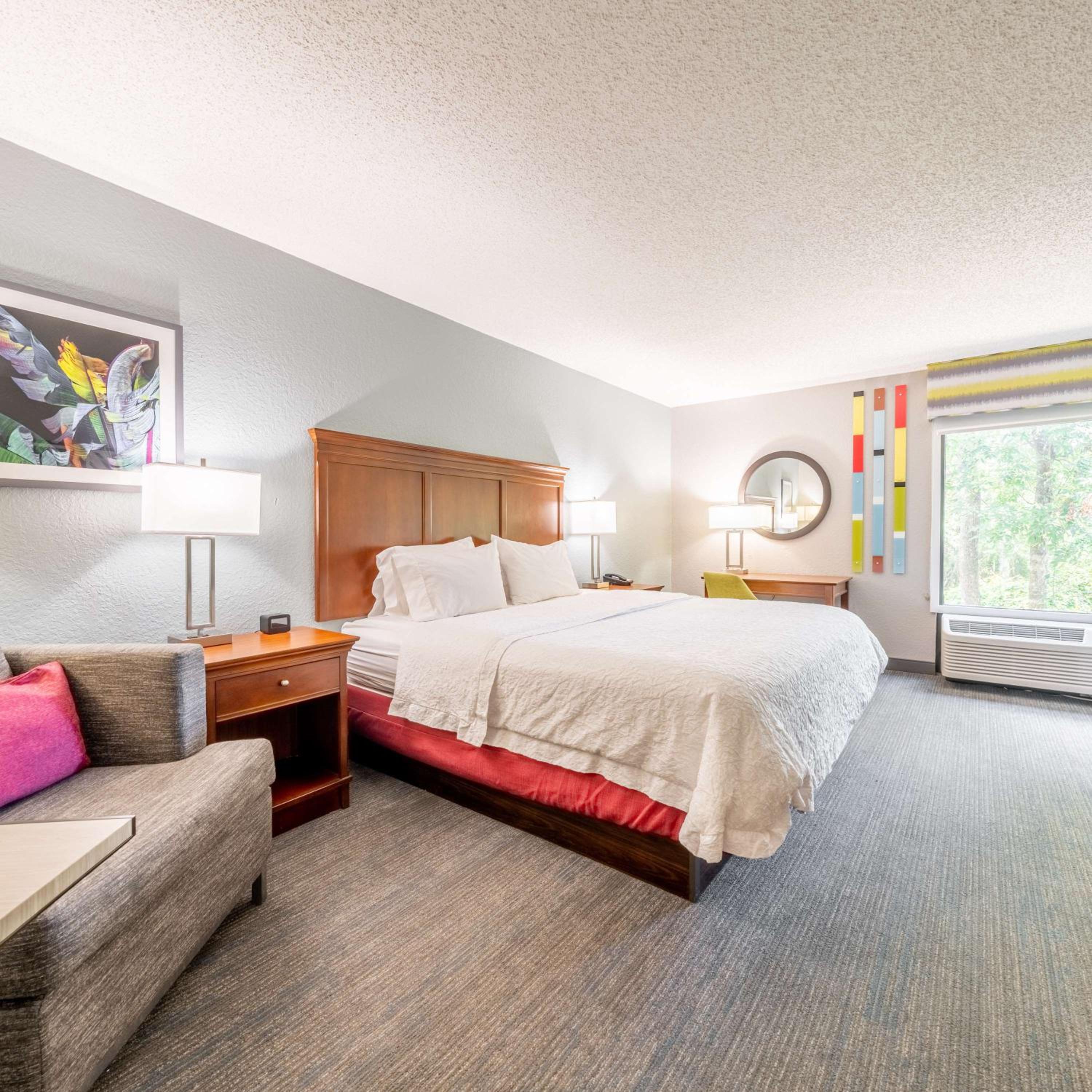 King Room with King Bed - Non-Smoking - Photo 1