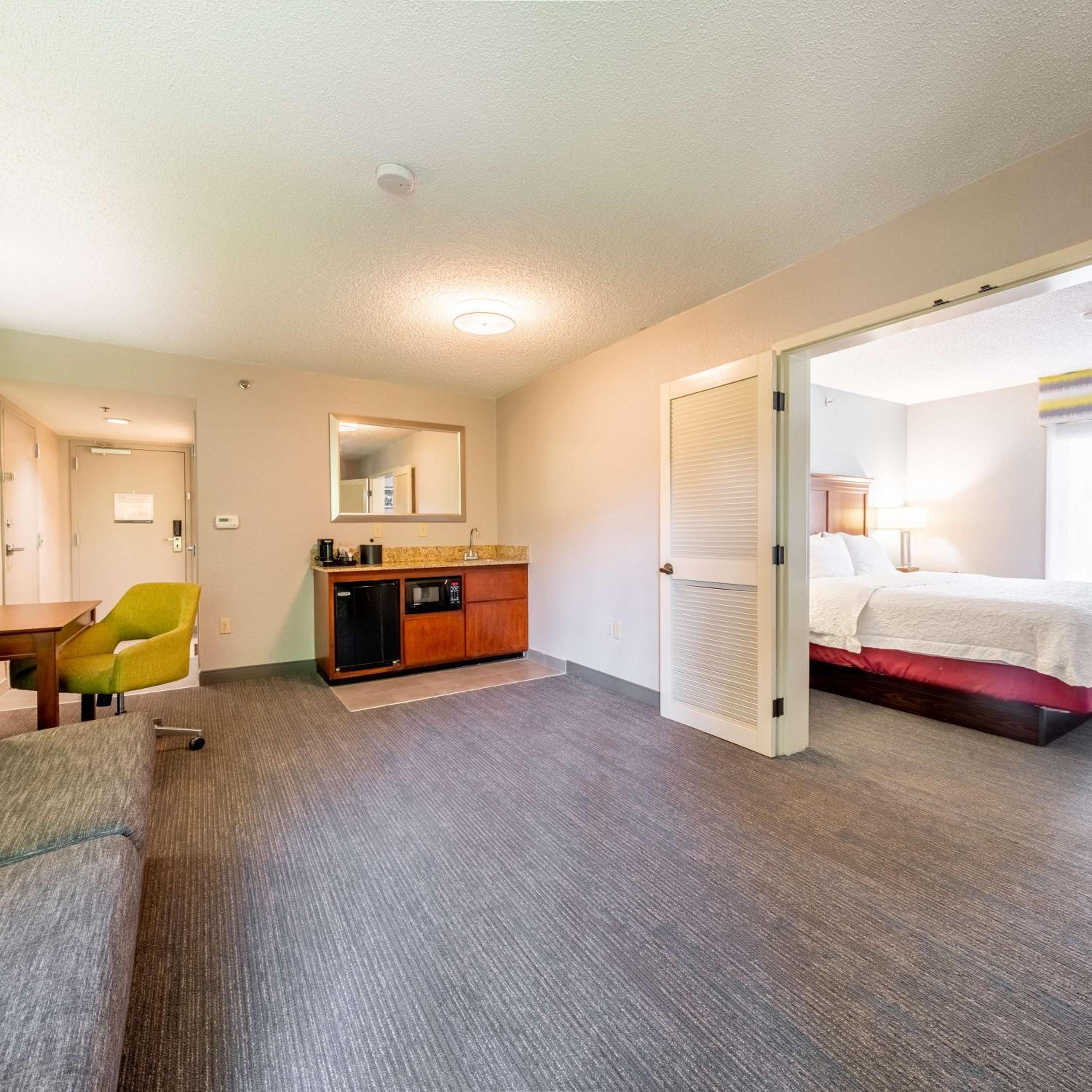 King Studio Suite - Non-Smoking - Photo 2