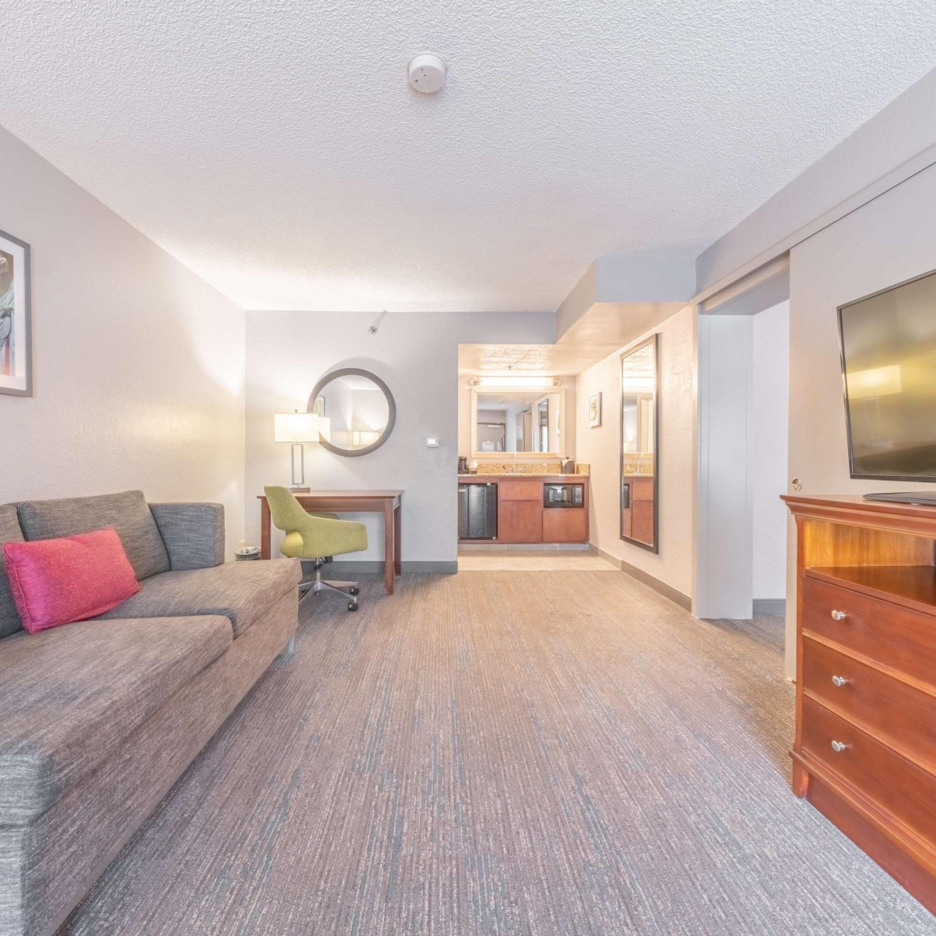 King Studio Suite - Non-Smoking - Photo 3