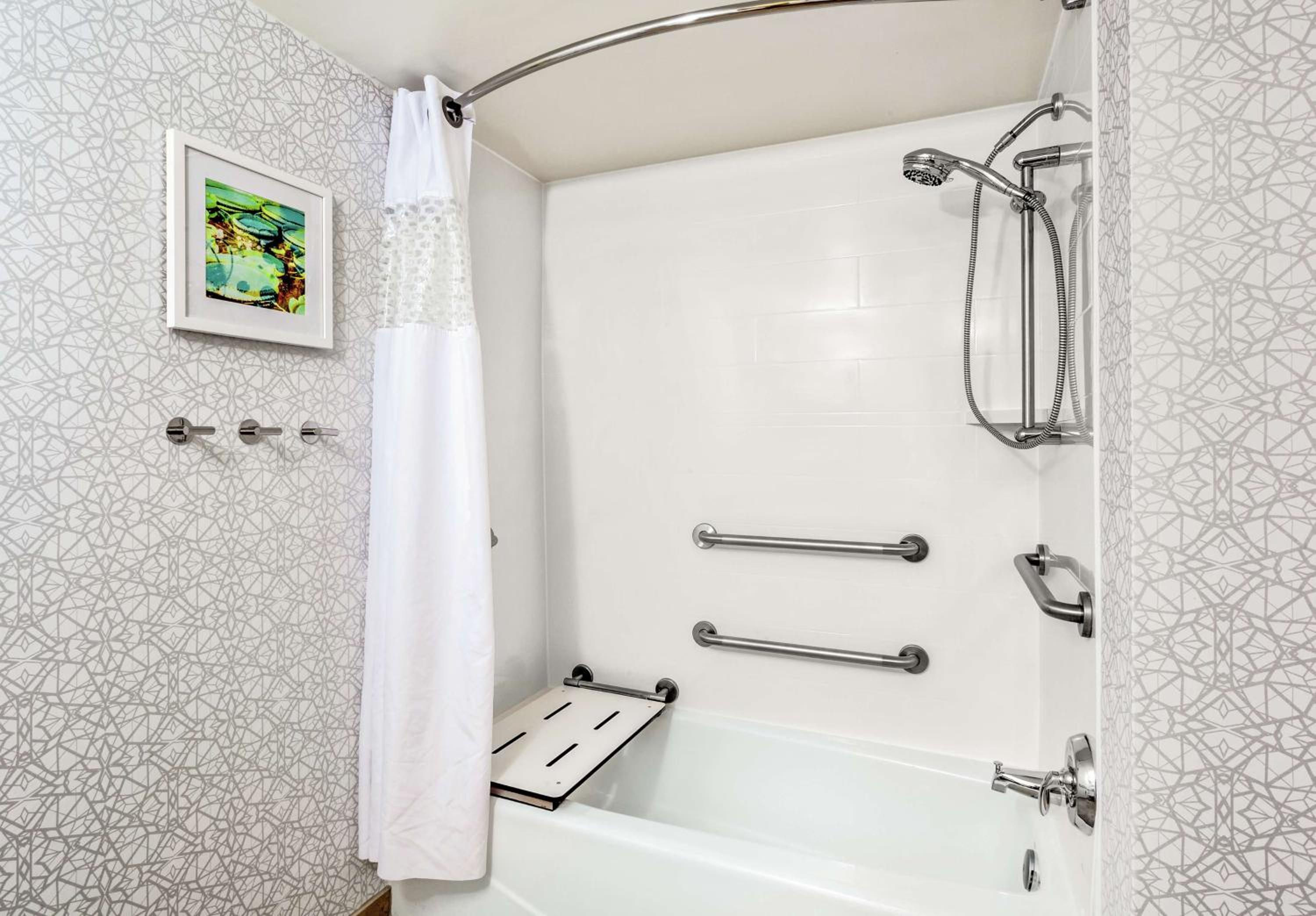 King Suite - Mobility/Hearing Accessible - Non-Smoking - Photo 7