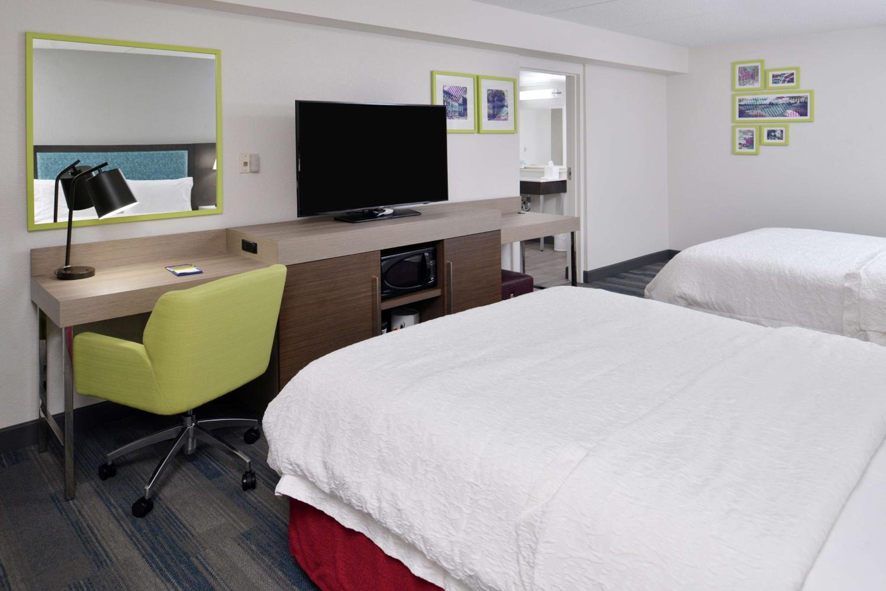 Queen Room with Two Queen Beds and Bath Tub - Mobility and Hearing Access/Non-Smoking - Photo 1