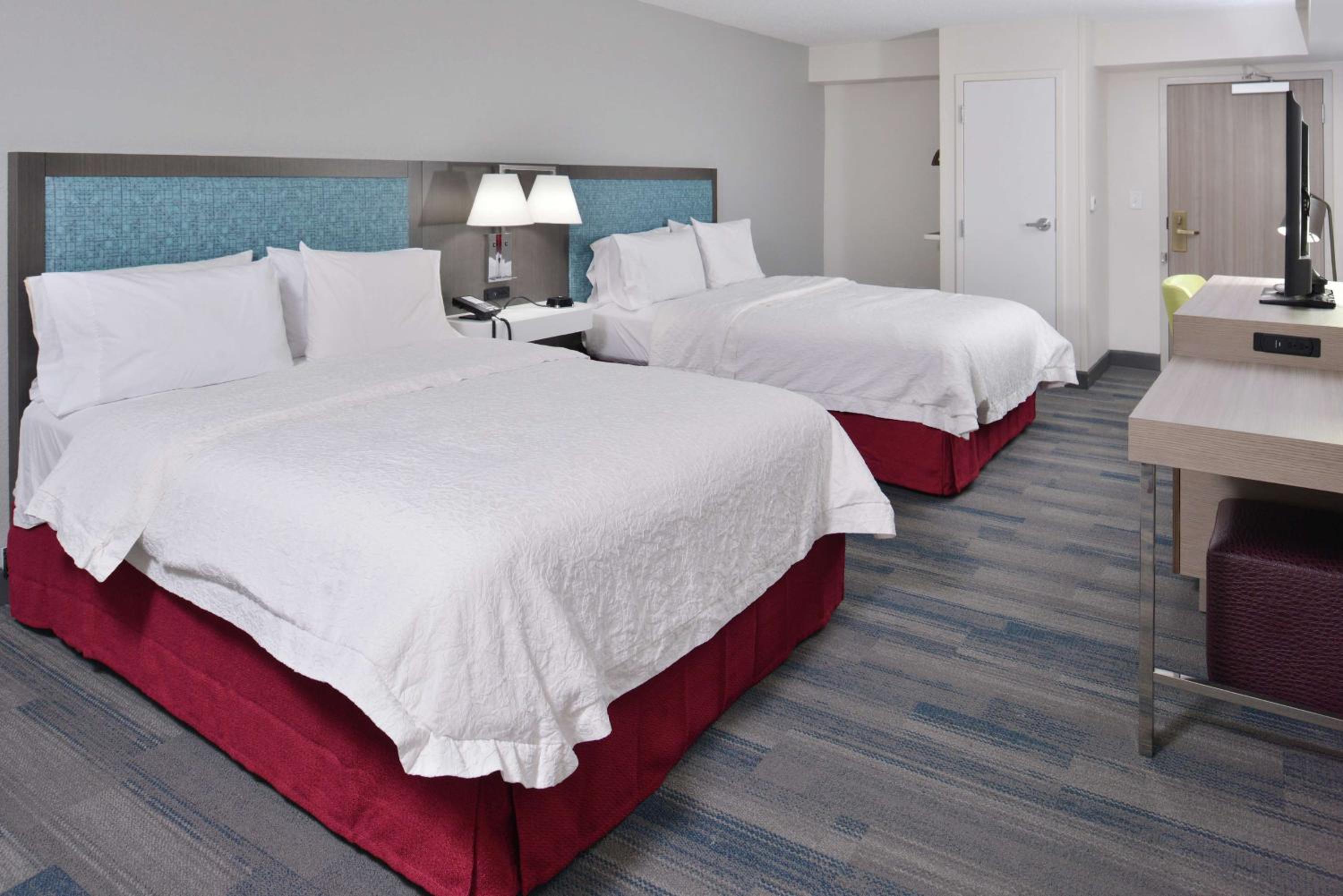 Queen Room with Two Queen Beds and Bath Tub - Mobility and Hearing Access/Non-Smoking - Photo 4