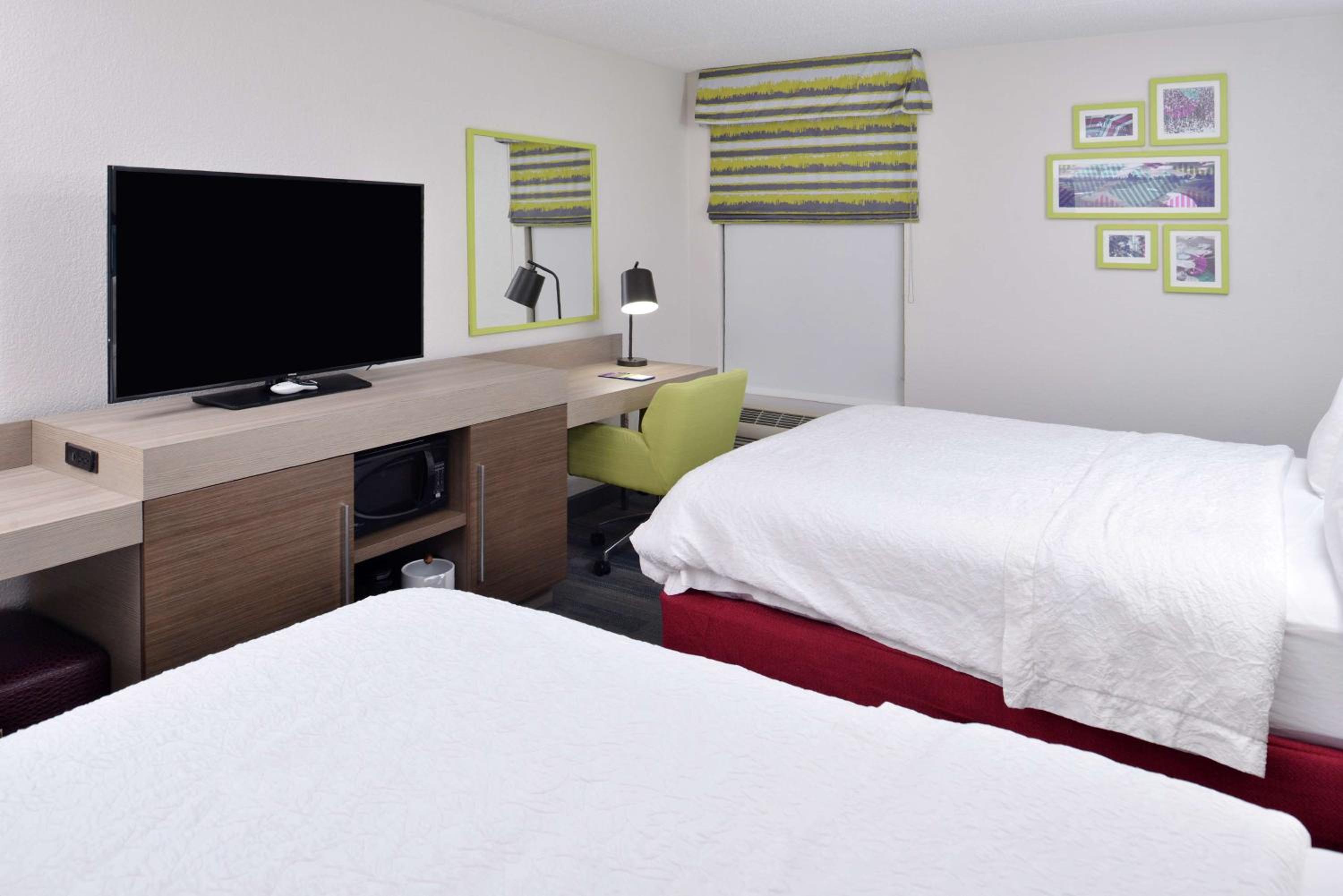Room with Two Queen Beds - Non-Smoking - Photo 1