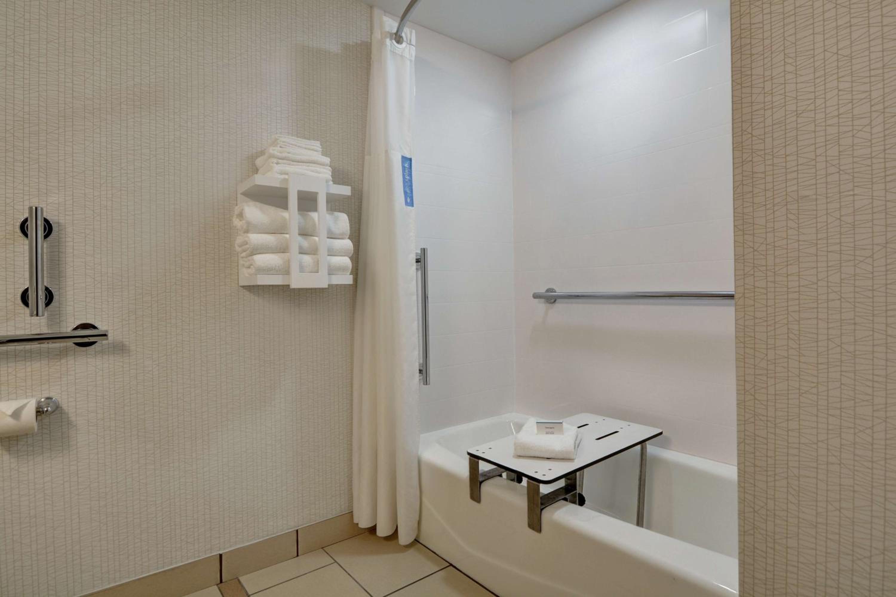 King Room - Mobility Access/Non-Smoking - Photo 1