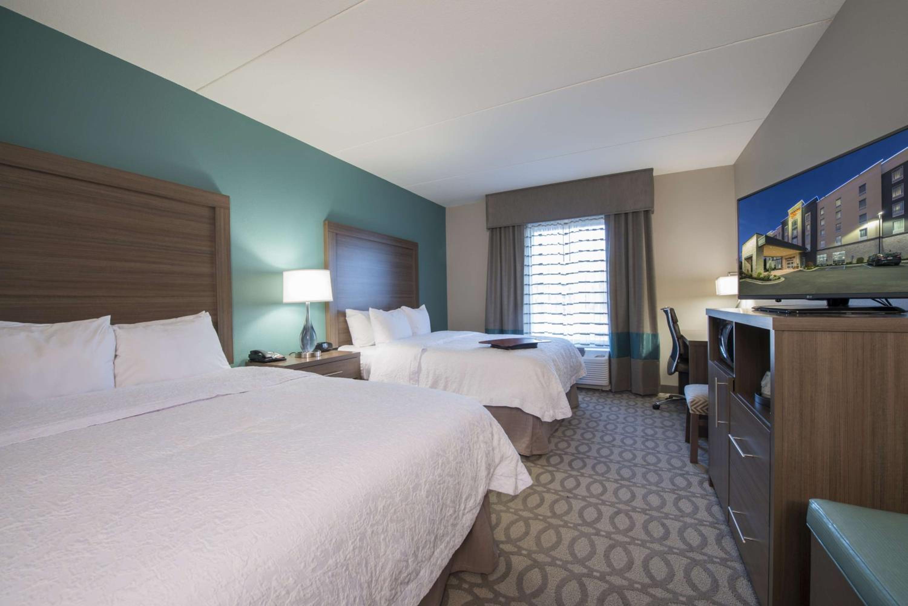 Queen Room with Two Queen Beds photo 1