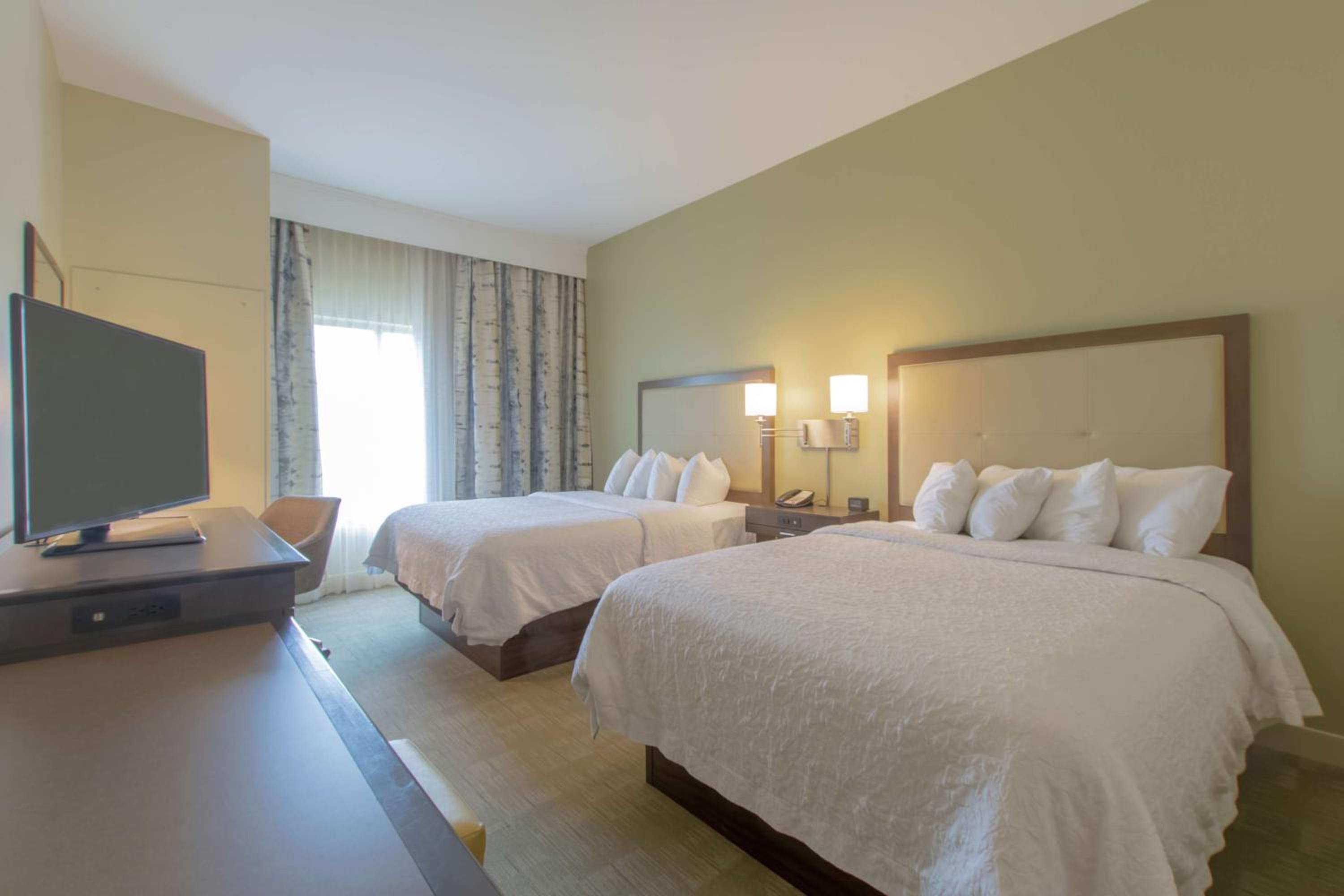 Room with Two Queen Beds - Non-Smoking - Photo 1