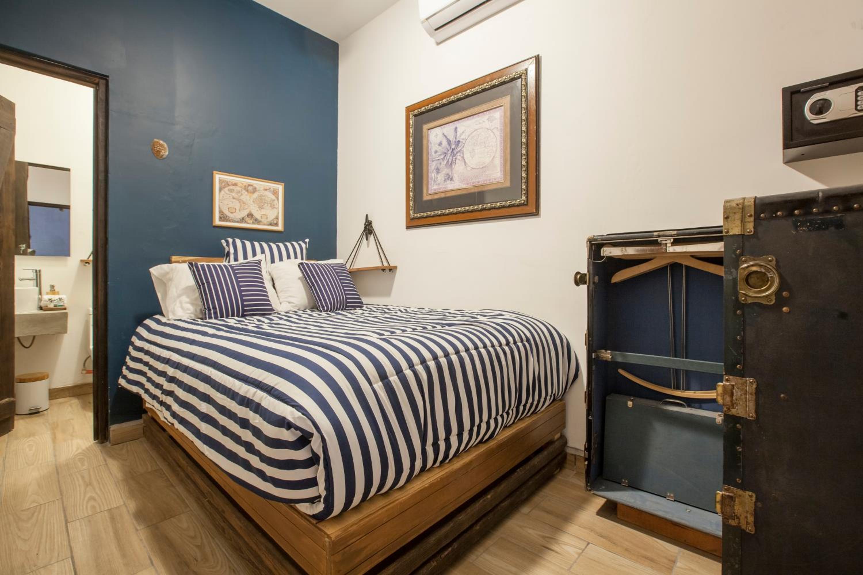 Budget Double Room photo 3