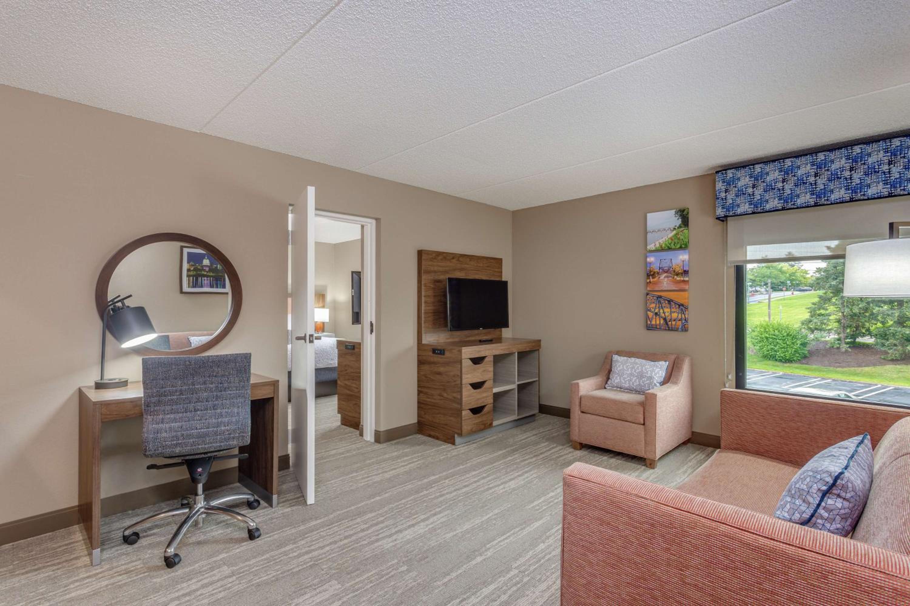 One-Bedroom Queen Suite with Sofa Bed - Non-Smoking