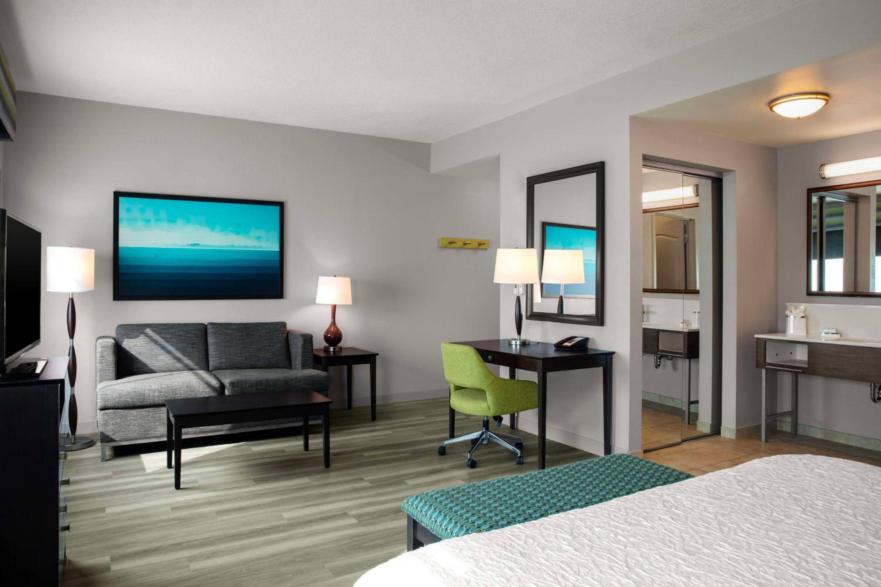 King Studio Suite with Sofa Bed - Non-Smoking - Photo 5