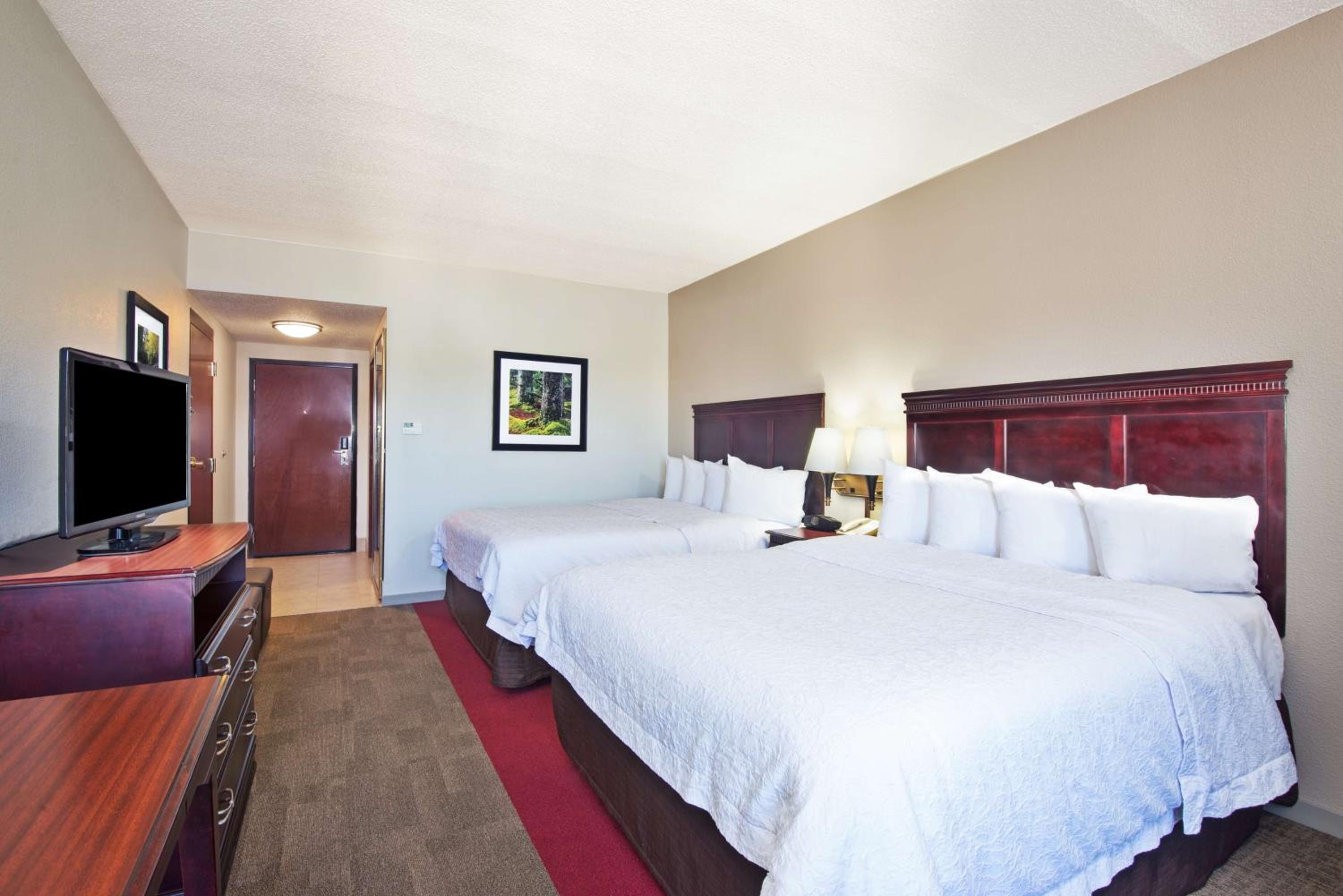 Room with Two Queen Beds - Non-Smoking - Photo 1