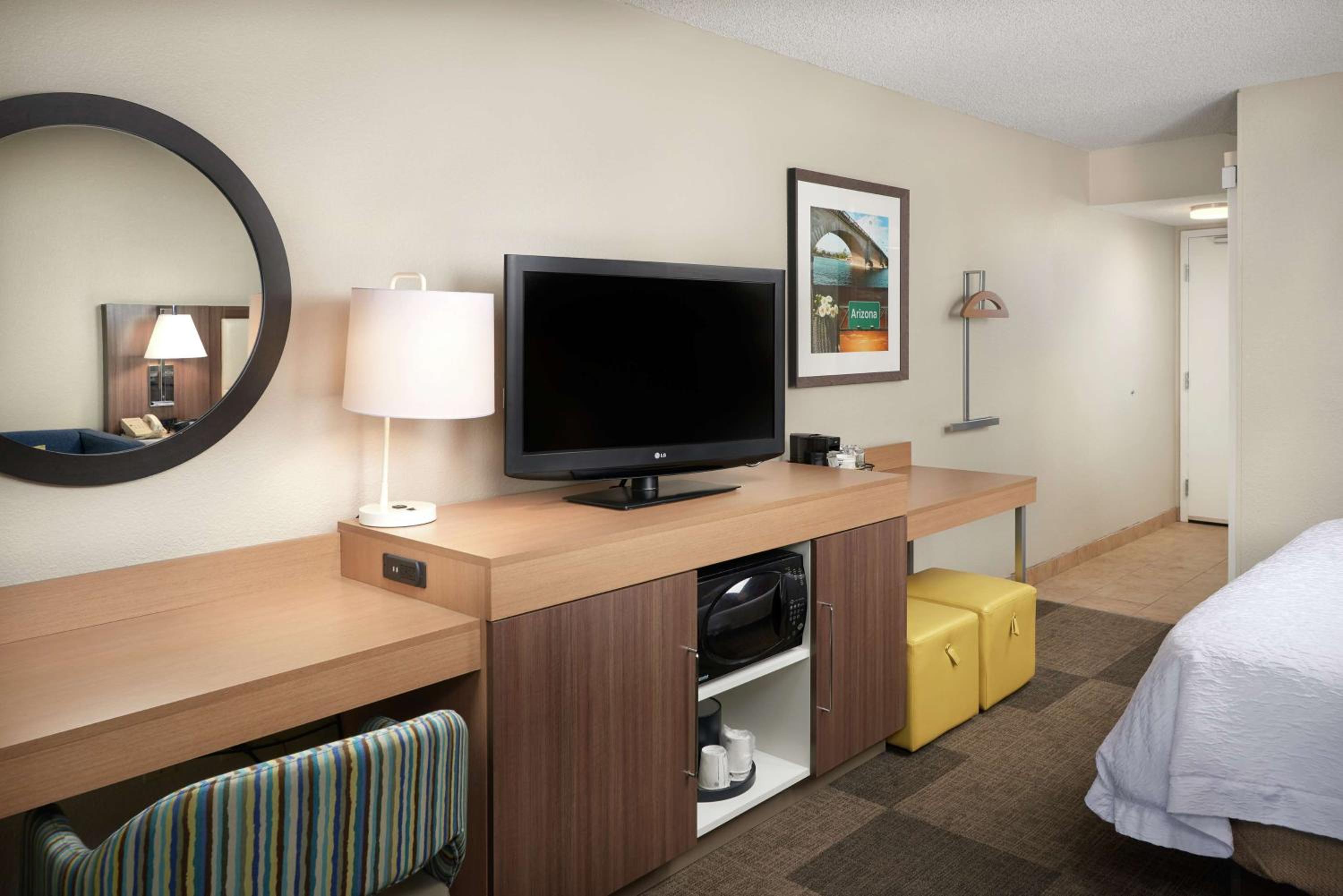 King Room with Lake View - Non-Smoking - Photo 1