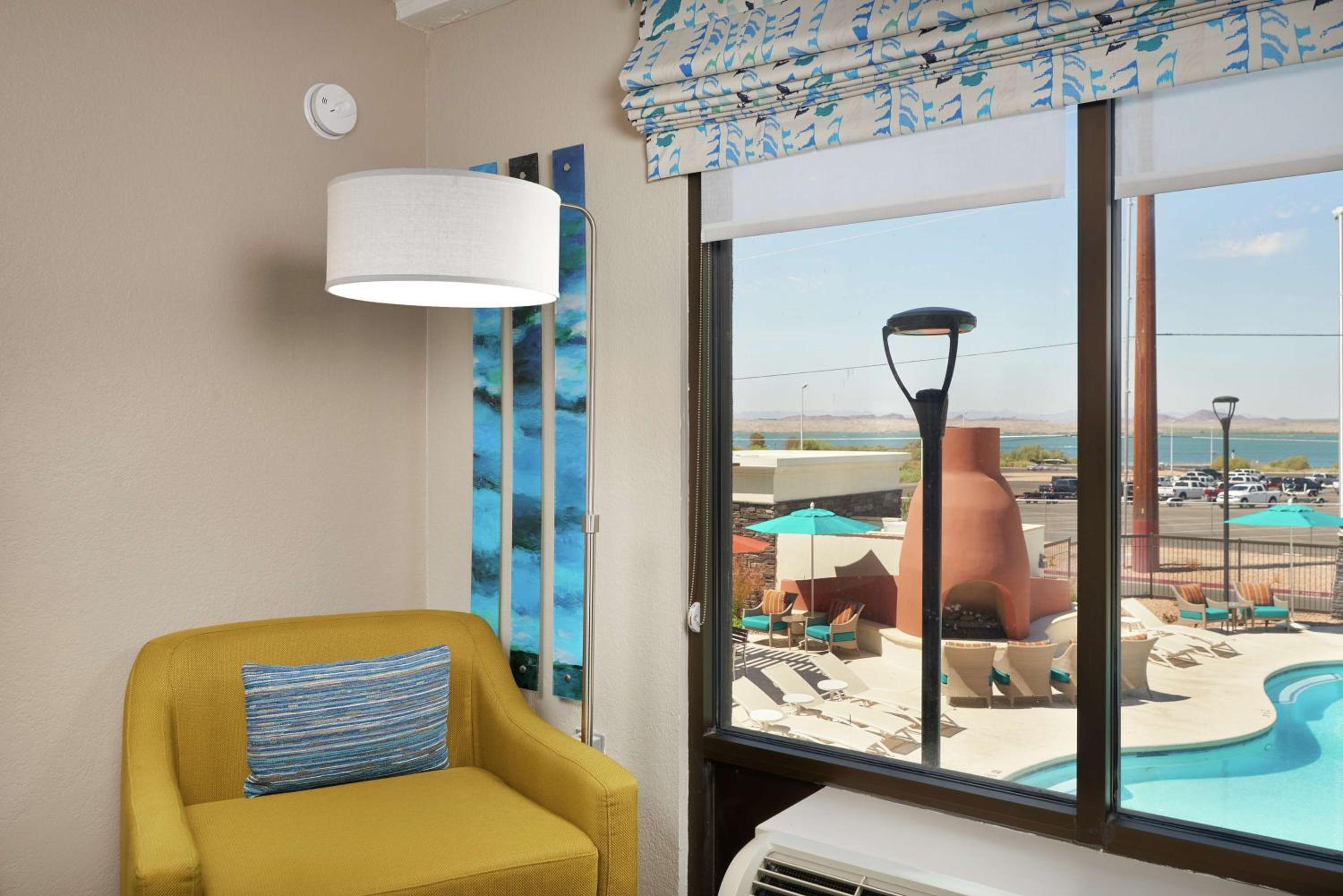 King Room with Lake View - Non-Smoking - Photo 3