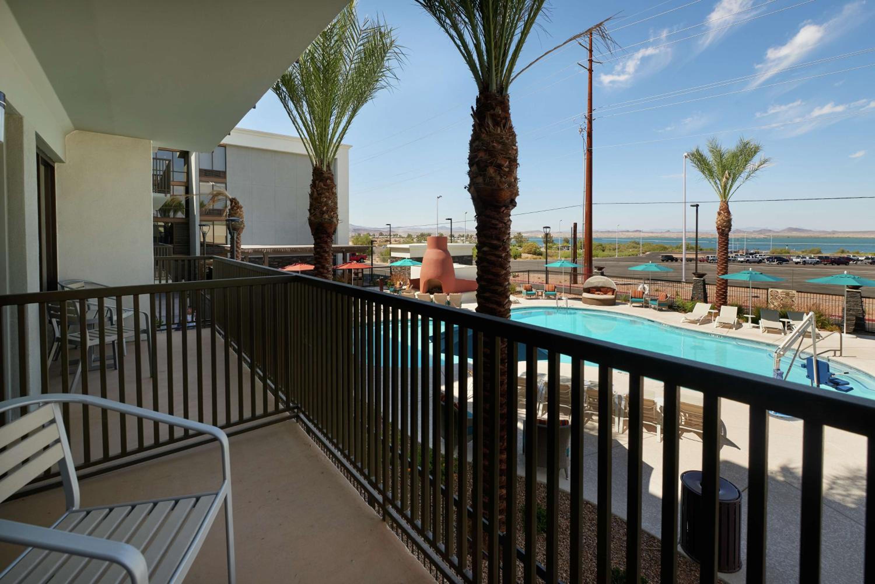 King Room with Balcony - Non-Smoking - Photo 3