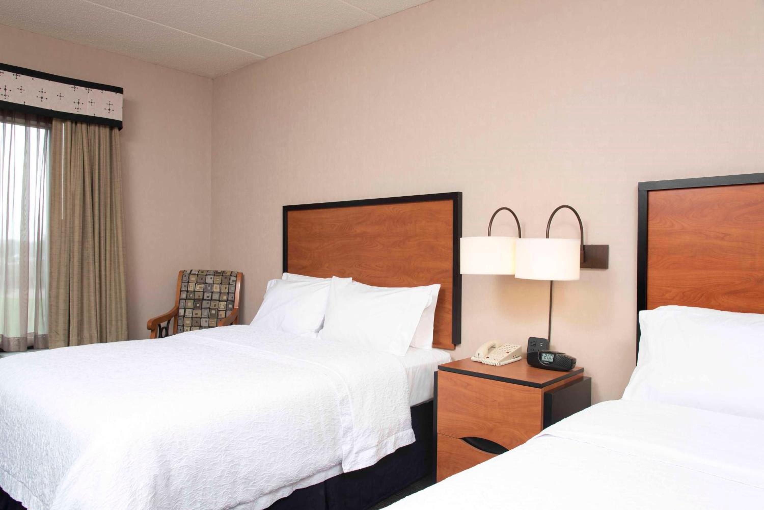 Queen Room with Two Queen Beds - Photo 3