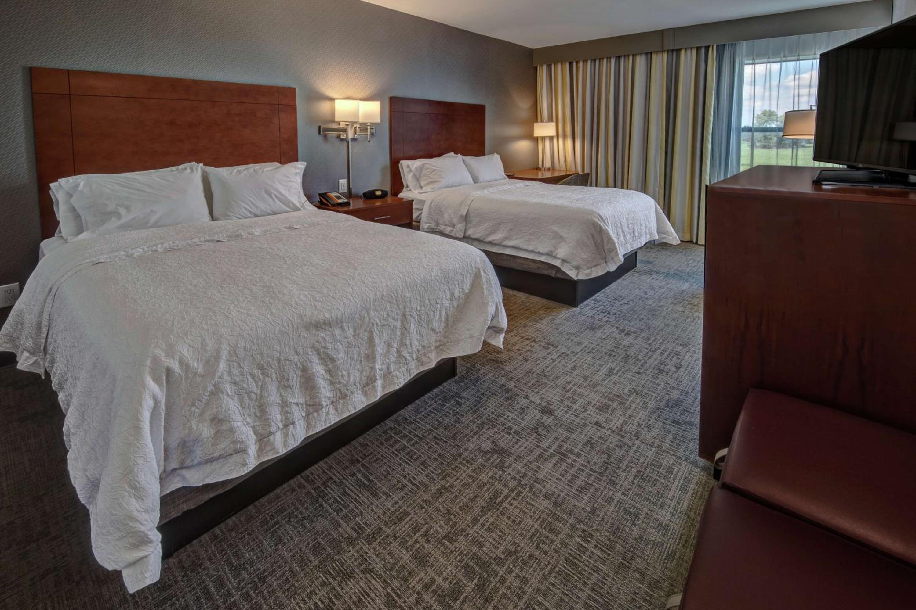 Queen Room with Two Queen Beds - Non-Smoking - Photo 1