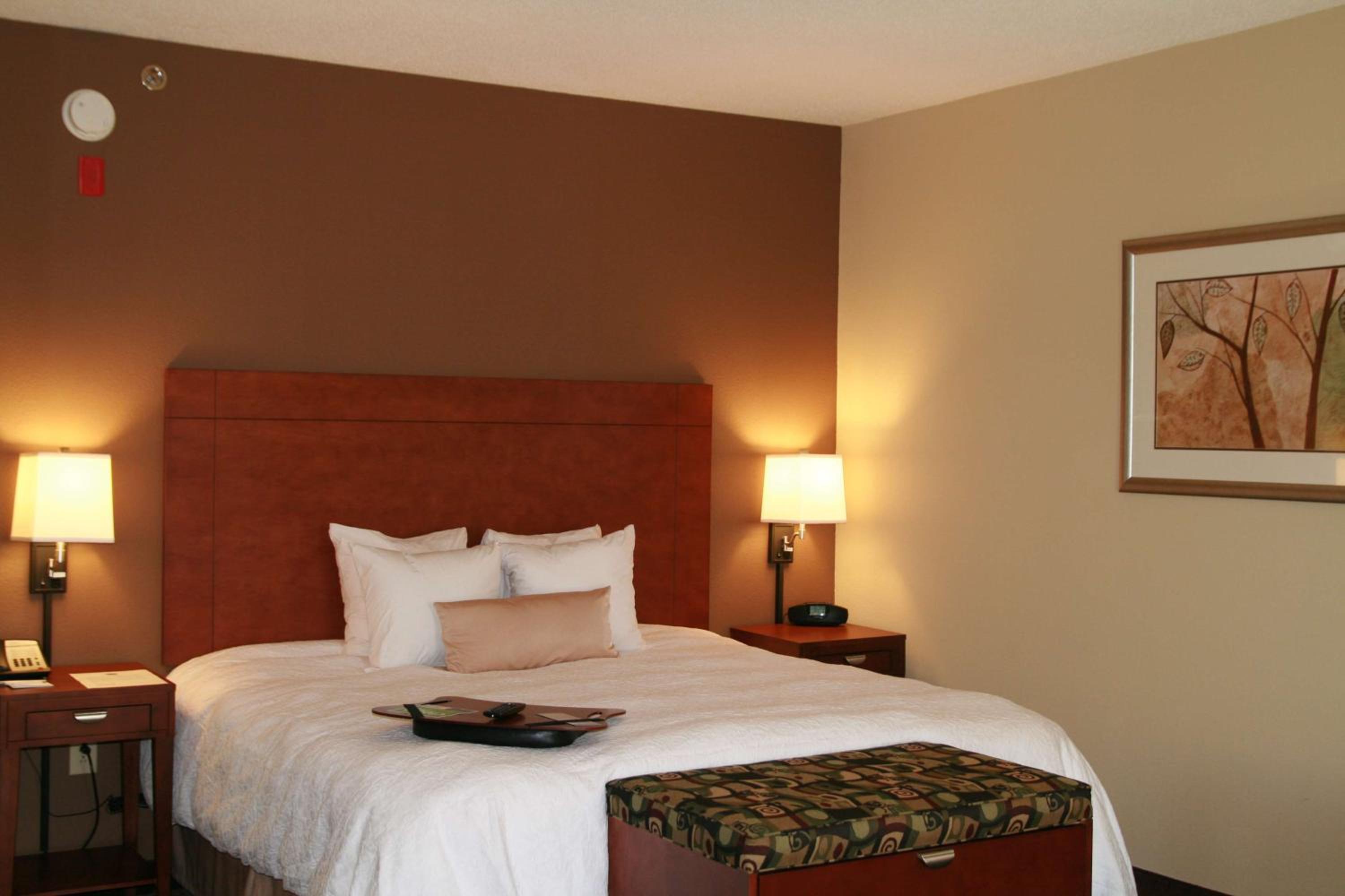 King Room with King Bed - Non-Smoking - Photo 1