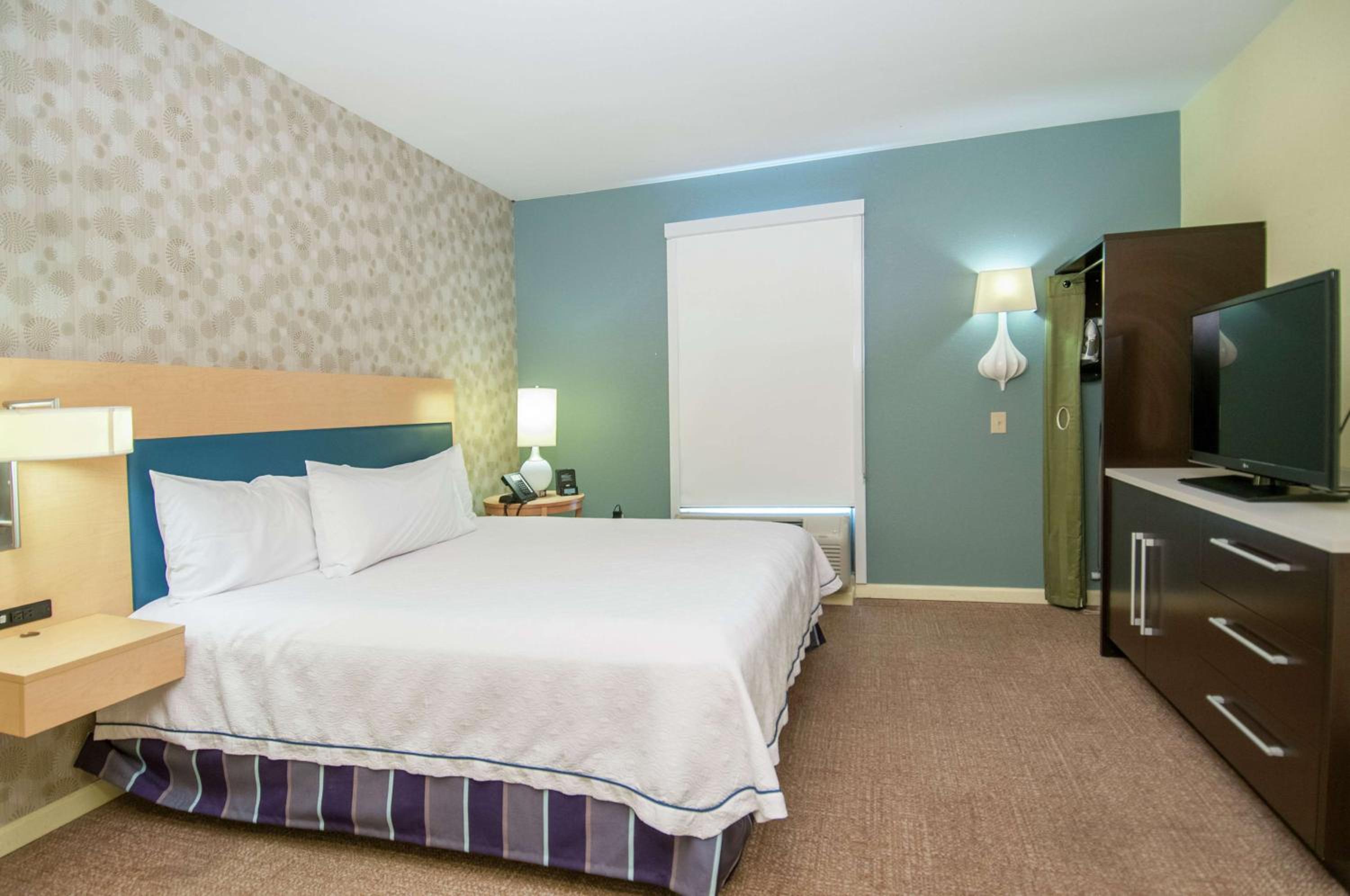 One-Bedroom King Suite - Non-Smoking