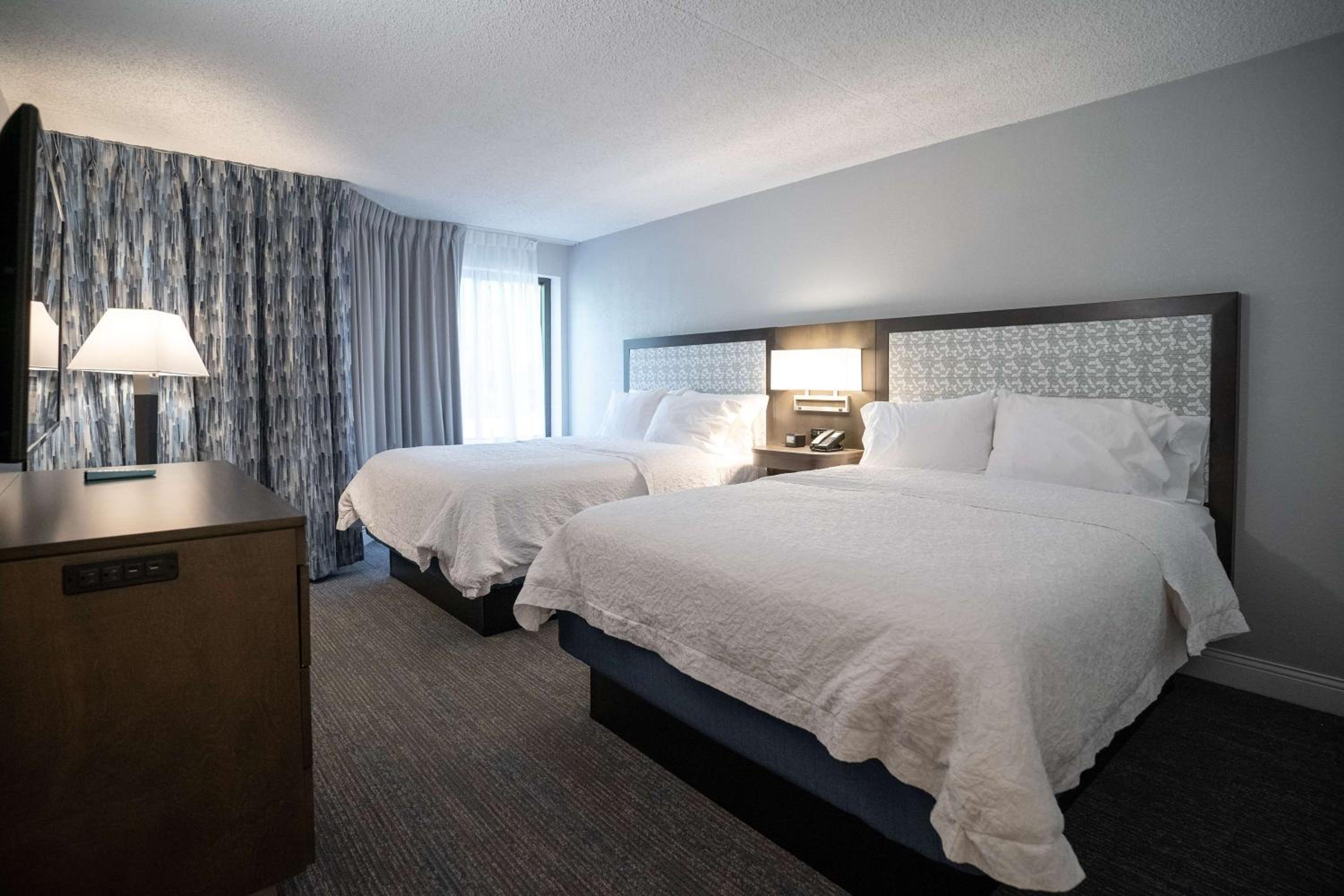 Queen Suite with Two Queen Beds - Non-Smoking - Photo 4