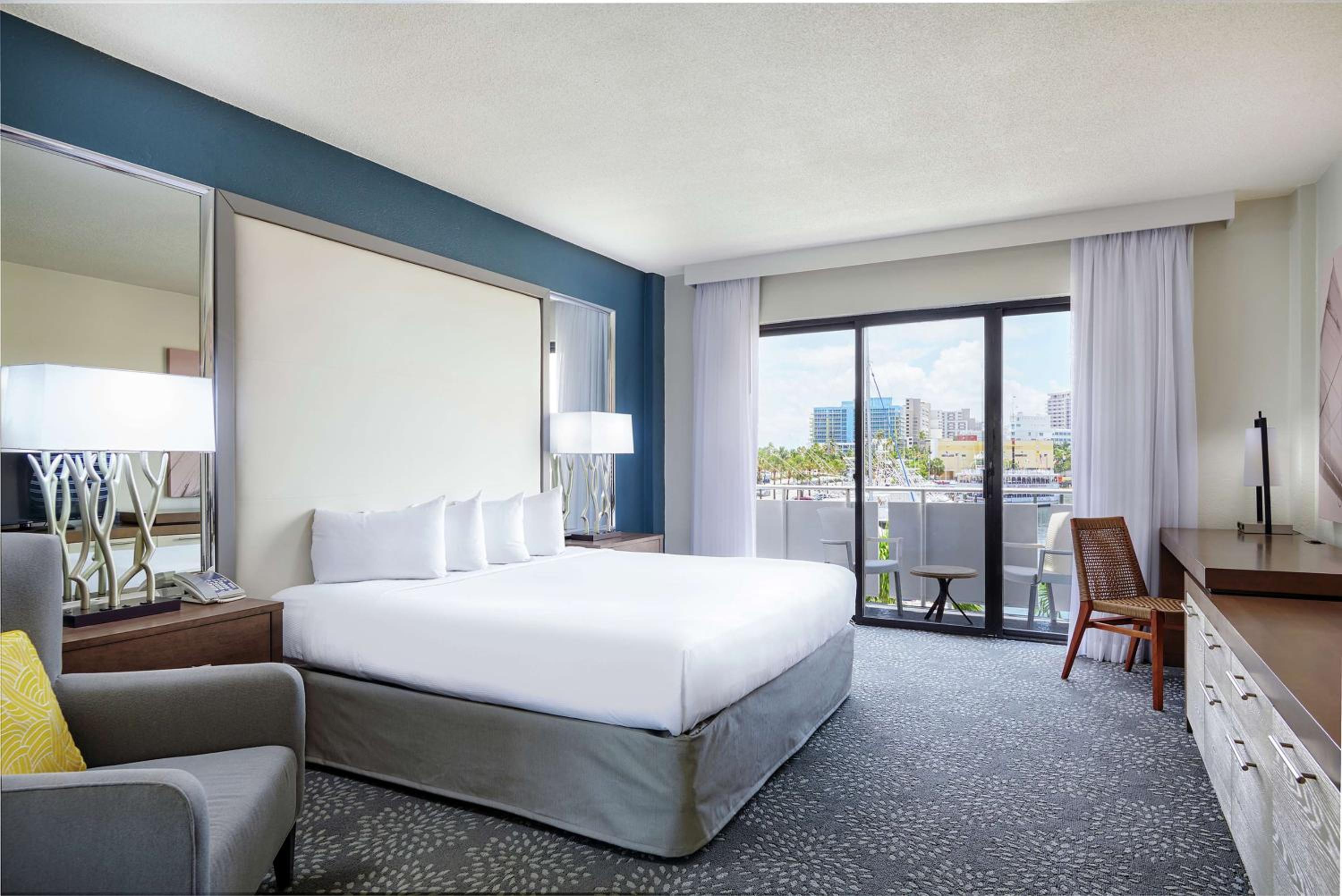 King Room with One King Bed and Marina View - Marina Building - Photo 4