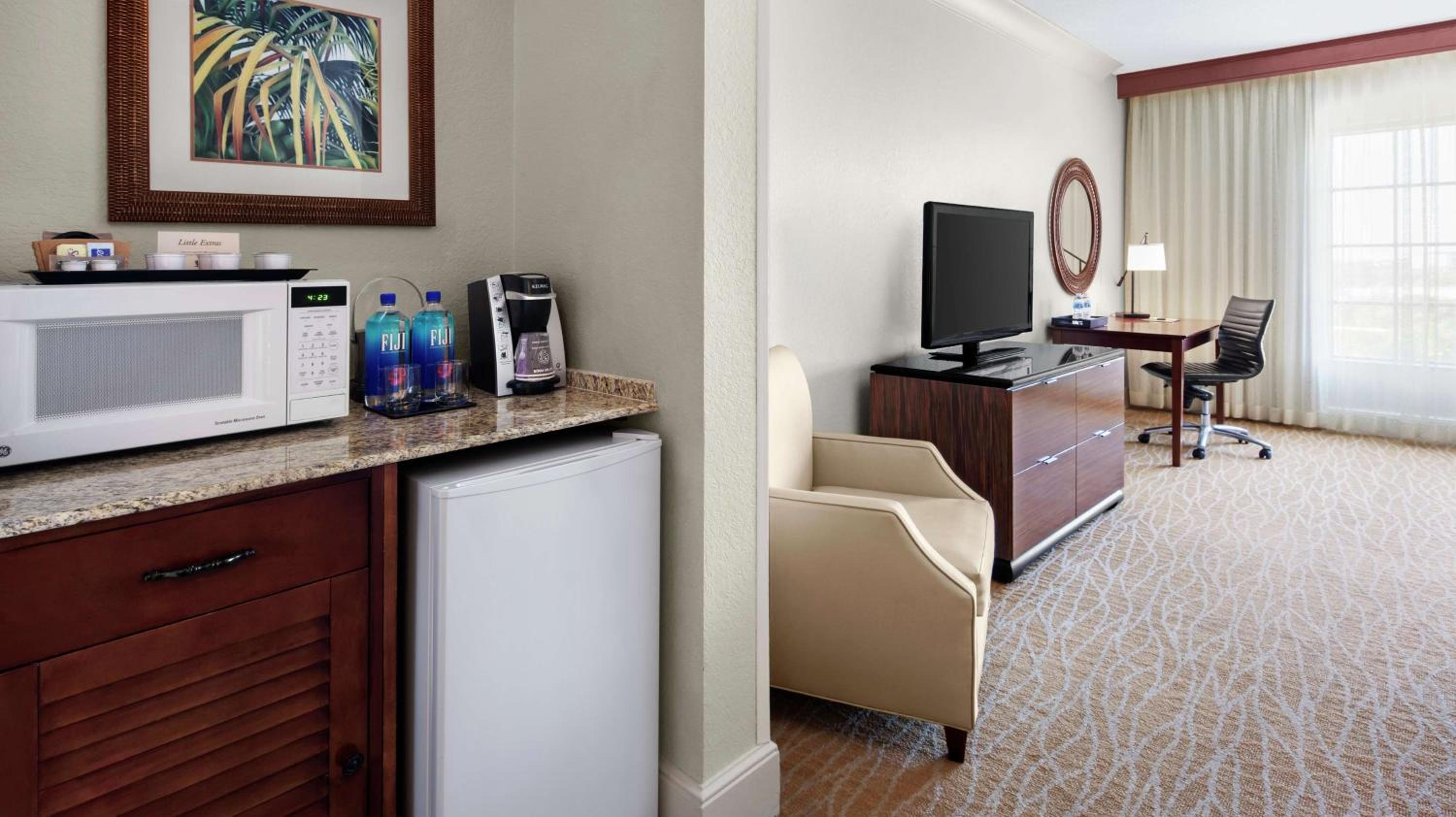 One-Bedroom King Suite with Sofa Bed - Photo 2
