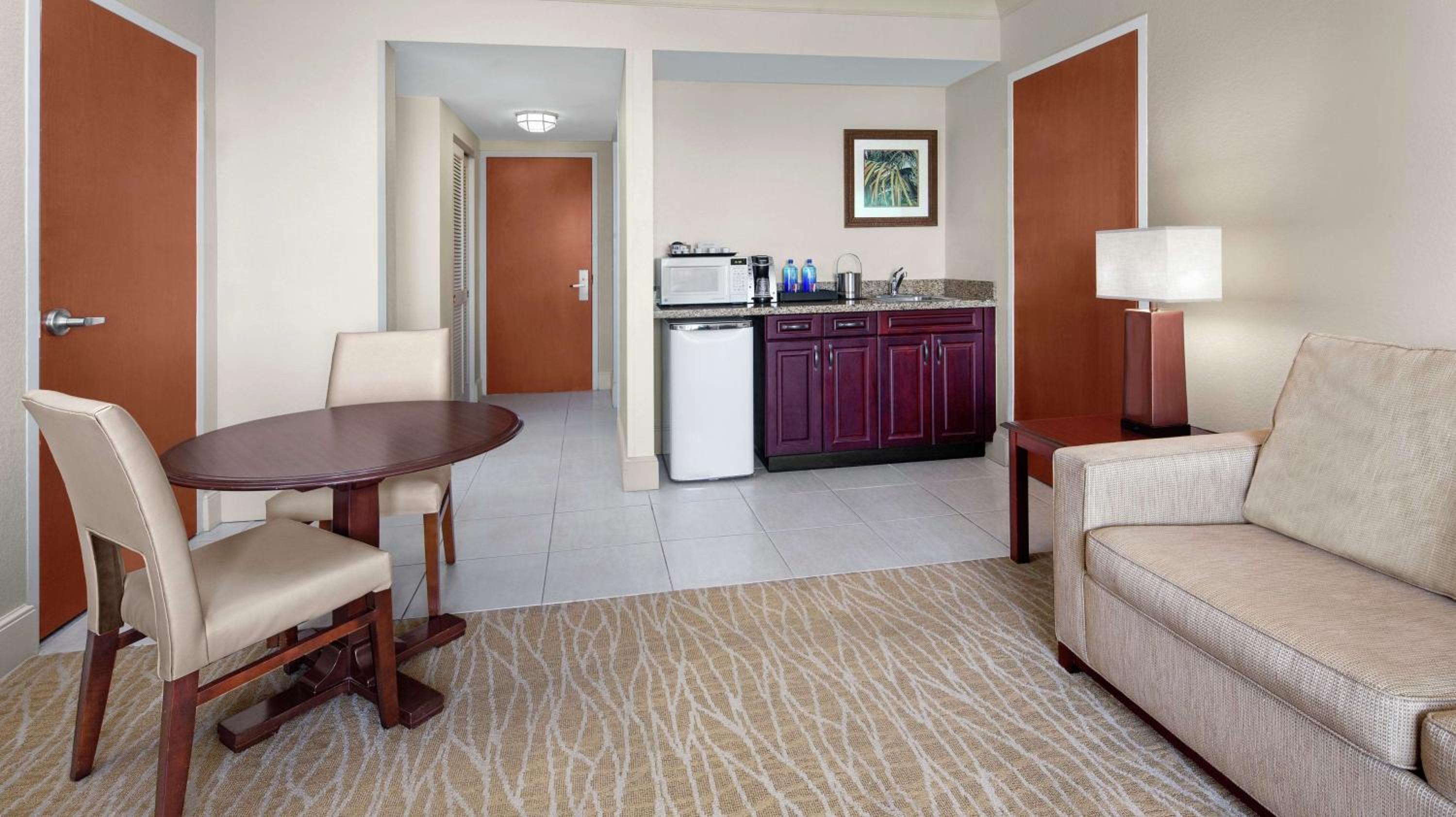 Deluxe King Suite with Sofa Bed - Photo 5