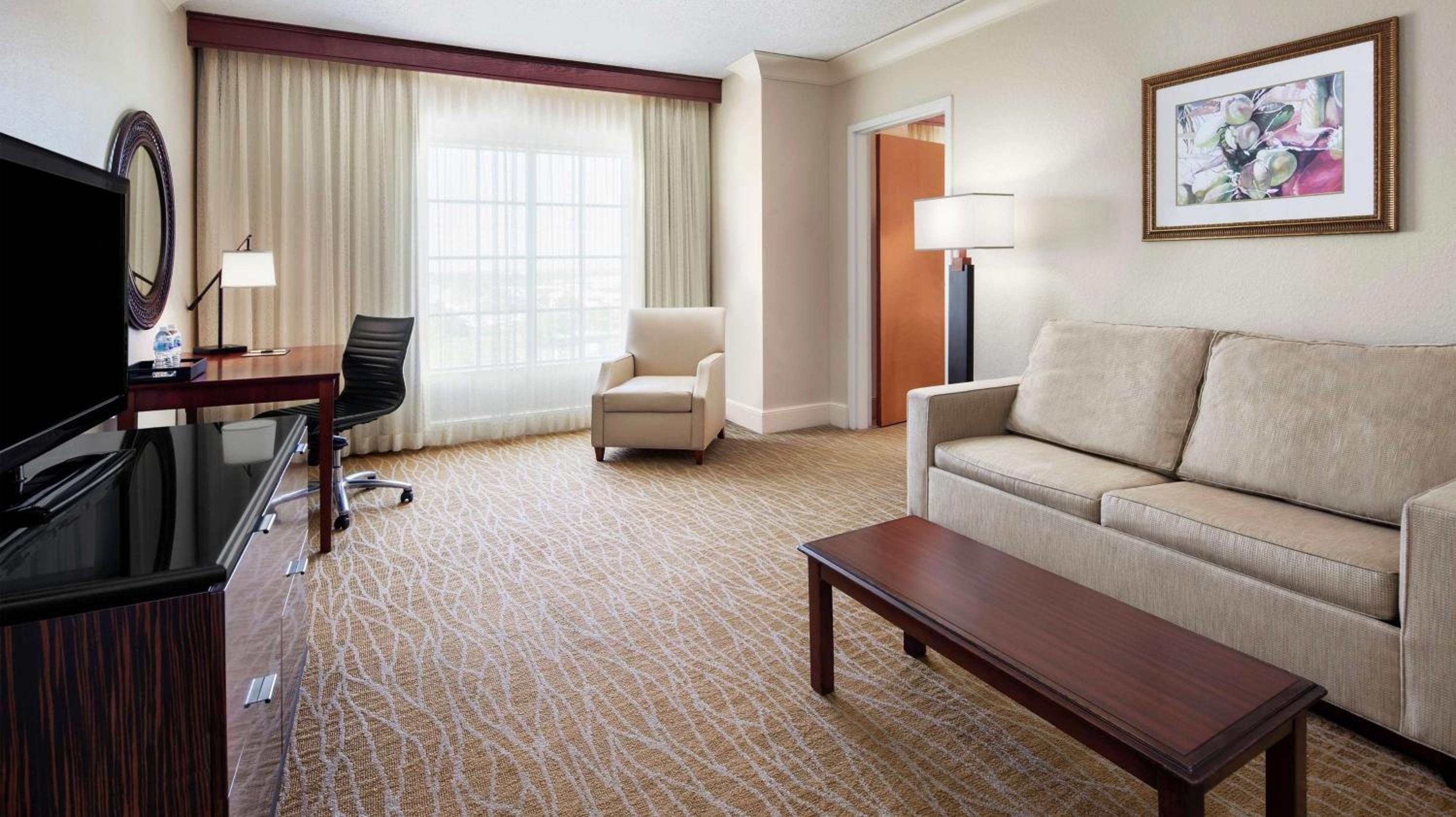 One-Bedroom King Suite with Sofa Bed - Photo 5
