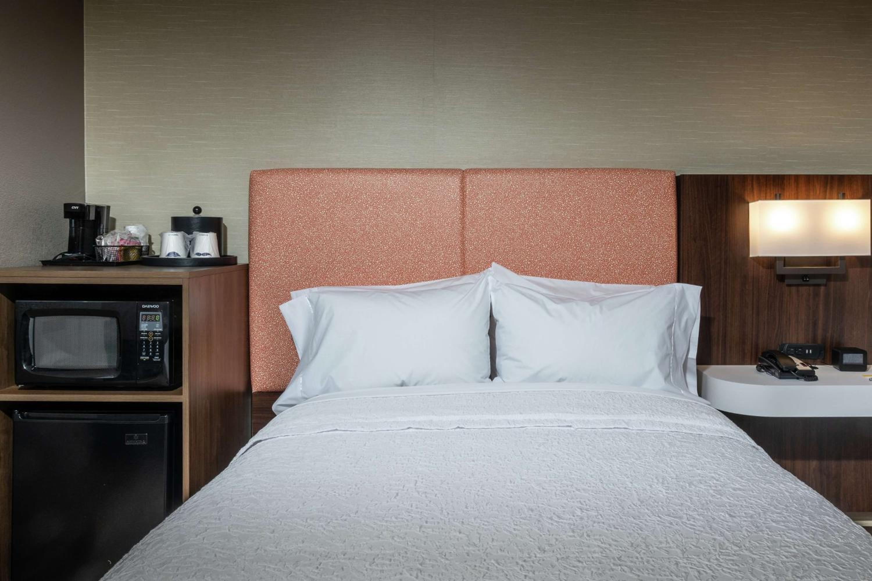 Double Room with Two Double Beds and Roll-In Shower - Mobility Accessible/Non-Smoking - Photo 1