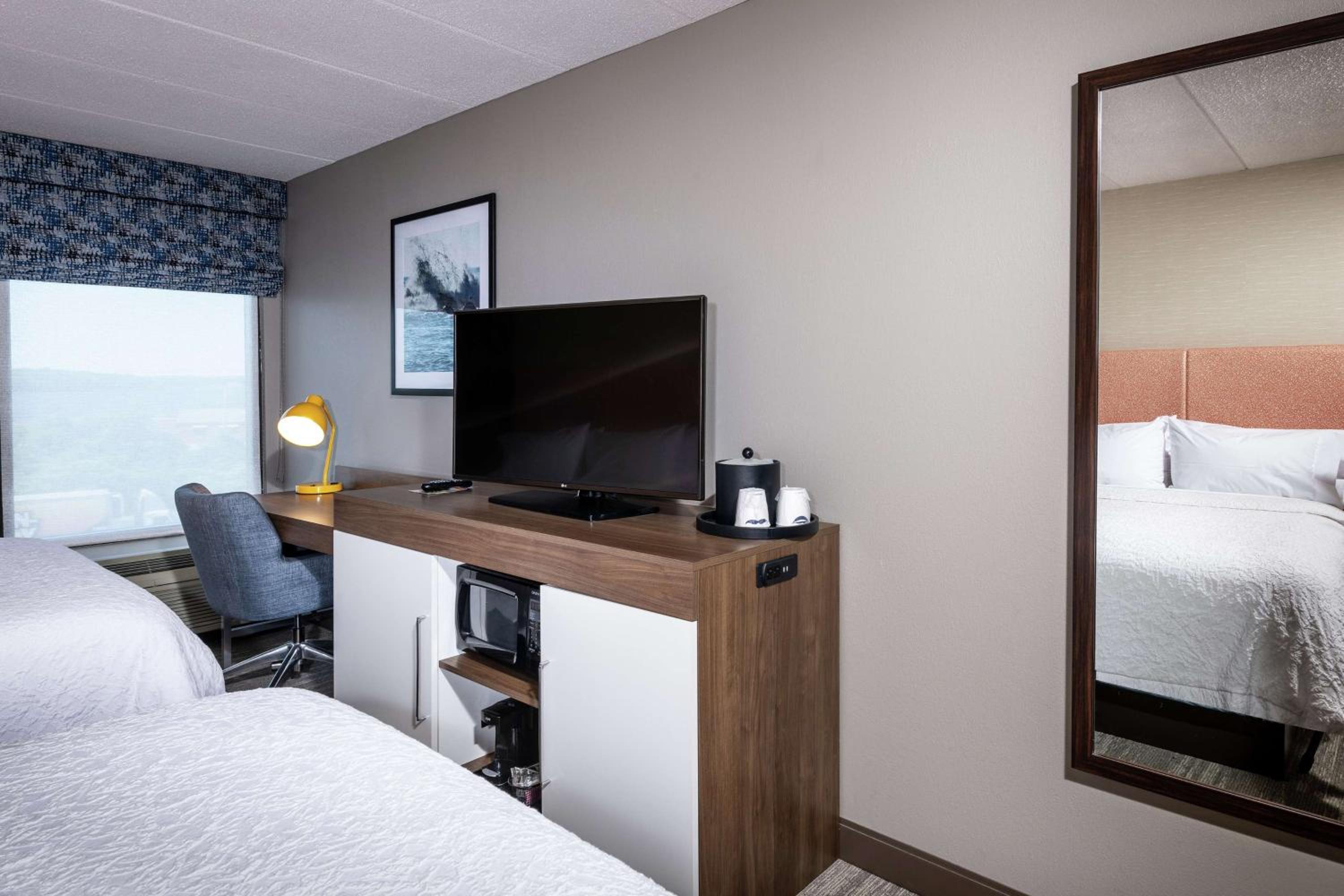 Queen Room with Two Queen Beds - Non-Smoking - Photo 1