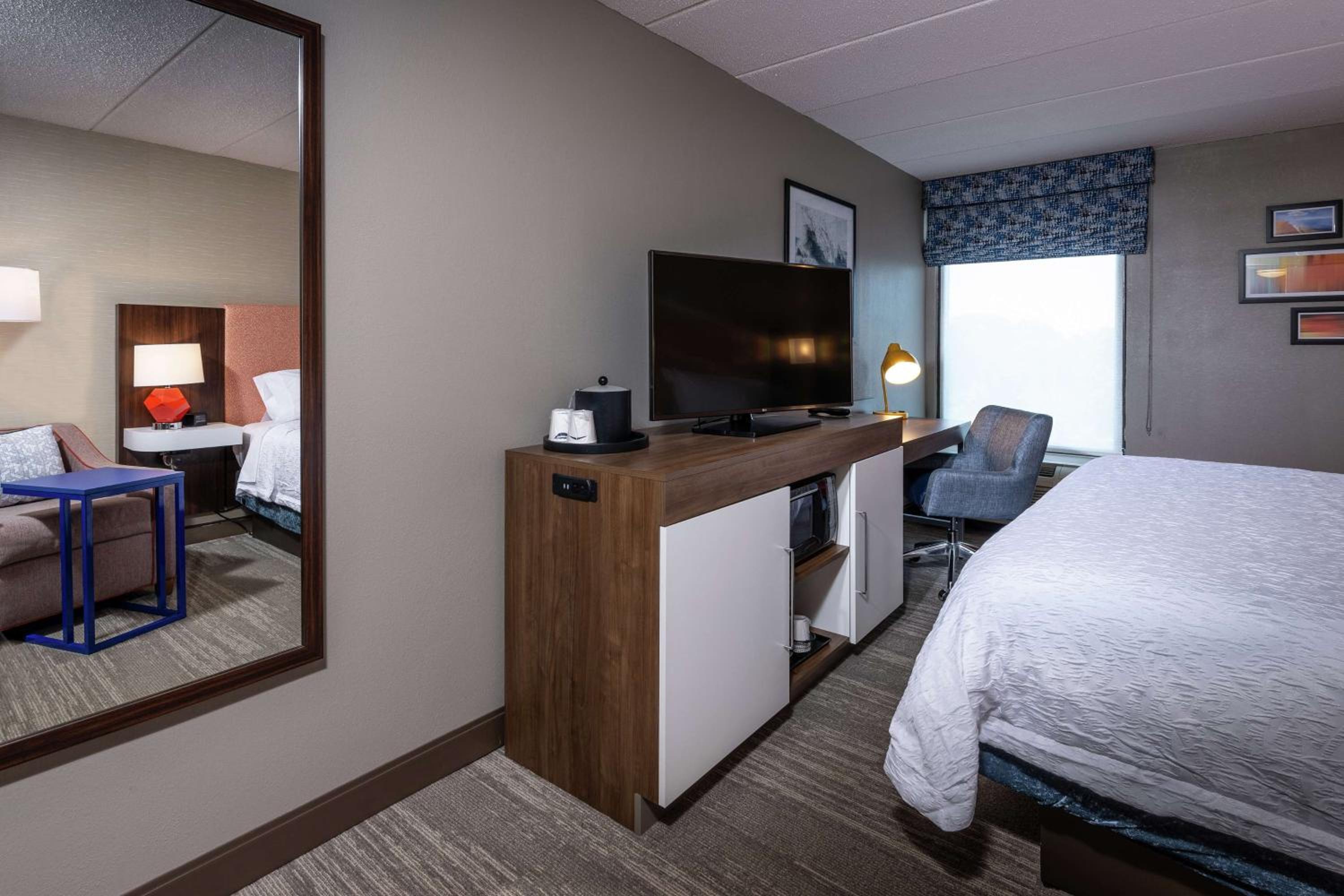 King Room - Non-Smoking - Photo 1