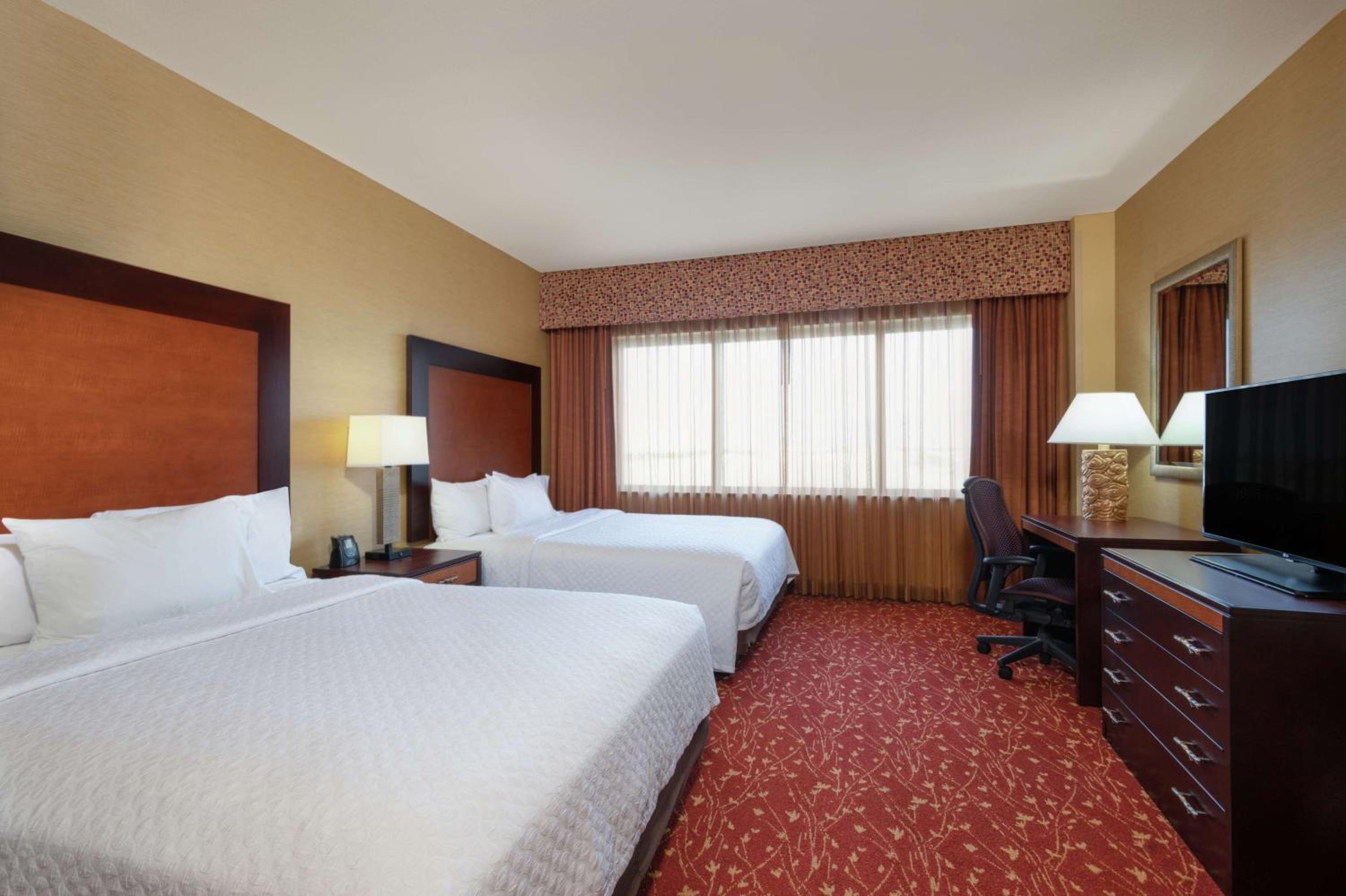 Queen Suite - Disability Access/Non-Smoking - Photo 3