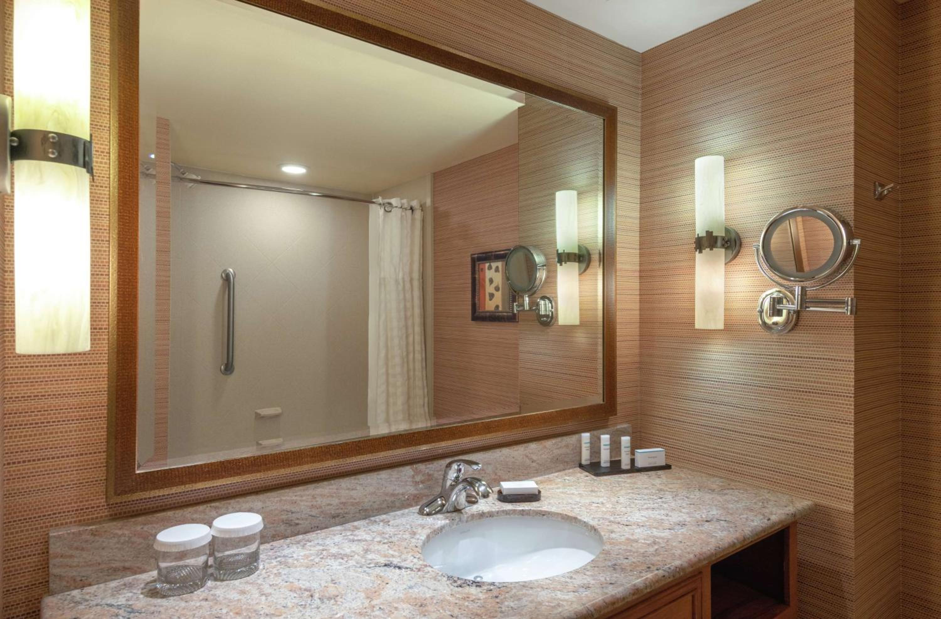 Two-Room King Suite - Non-Smoking - Photo 3