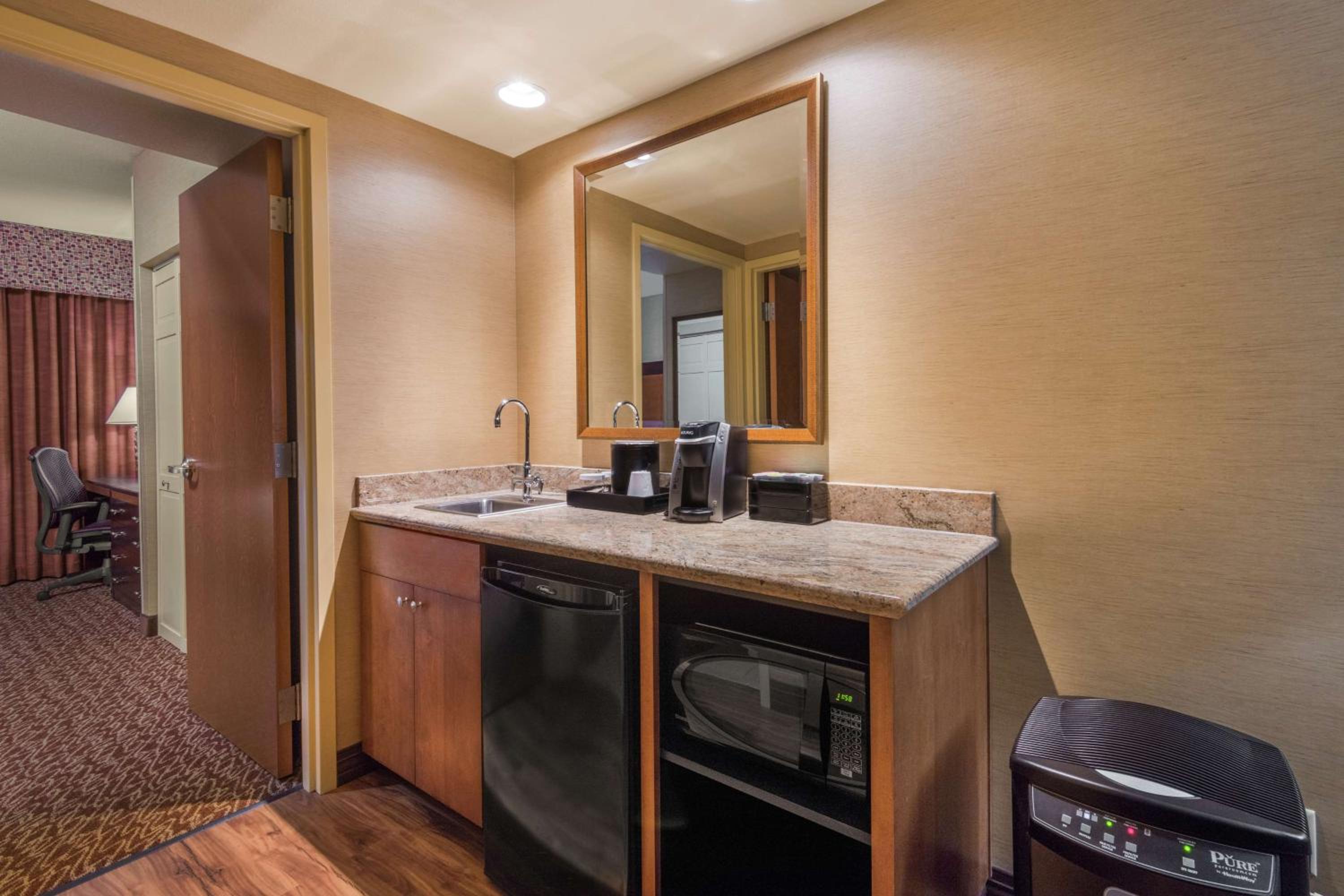 King Suite with Mountain View - Allergy Friendly - Photo 2