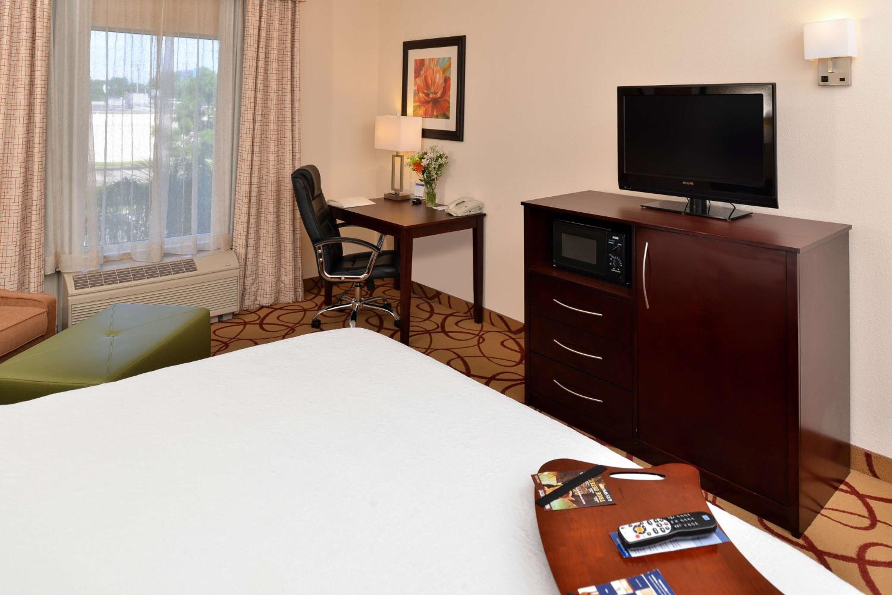 King Room with King Bed - Non-Smoking - Photo 1