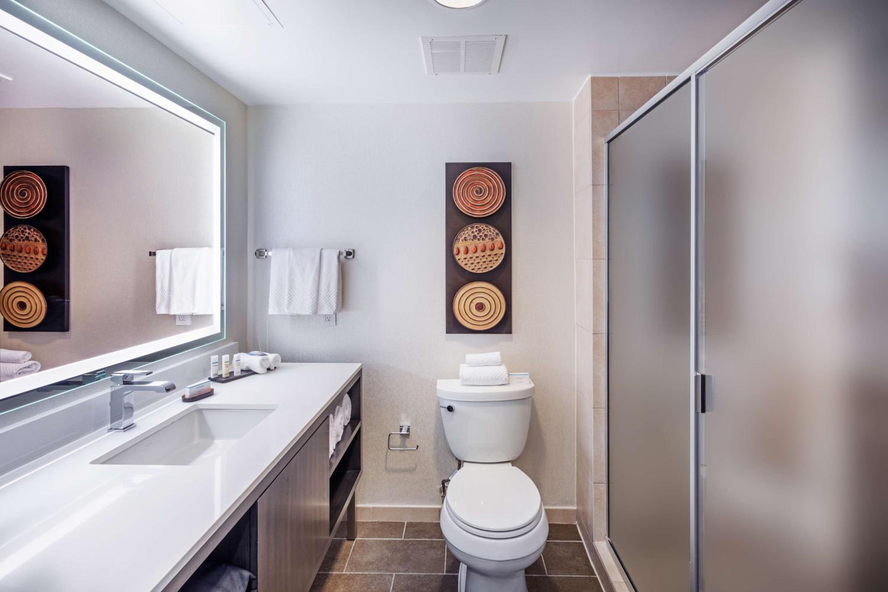 Premium King Suite - Non-Smoking - Photo 1