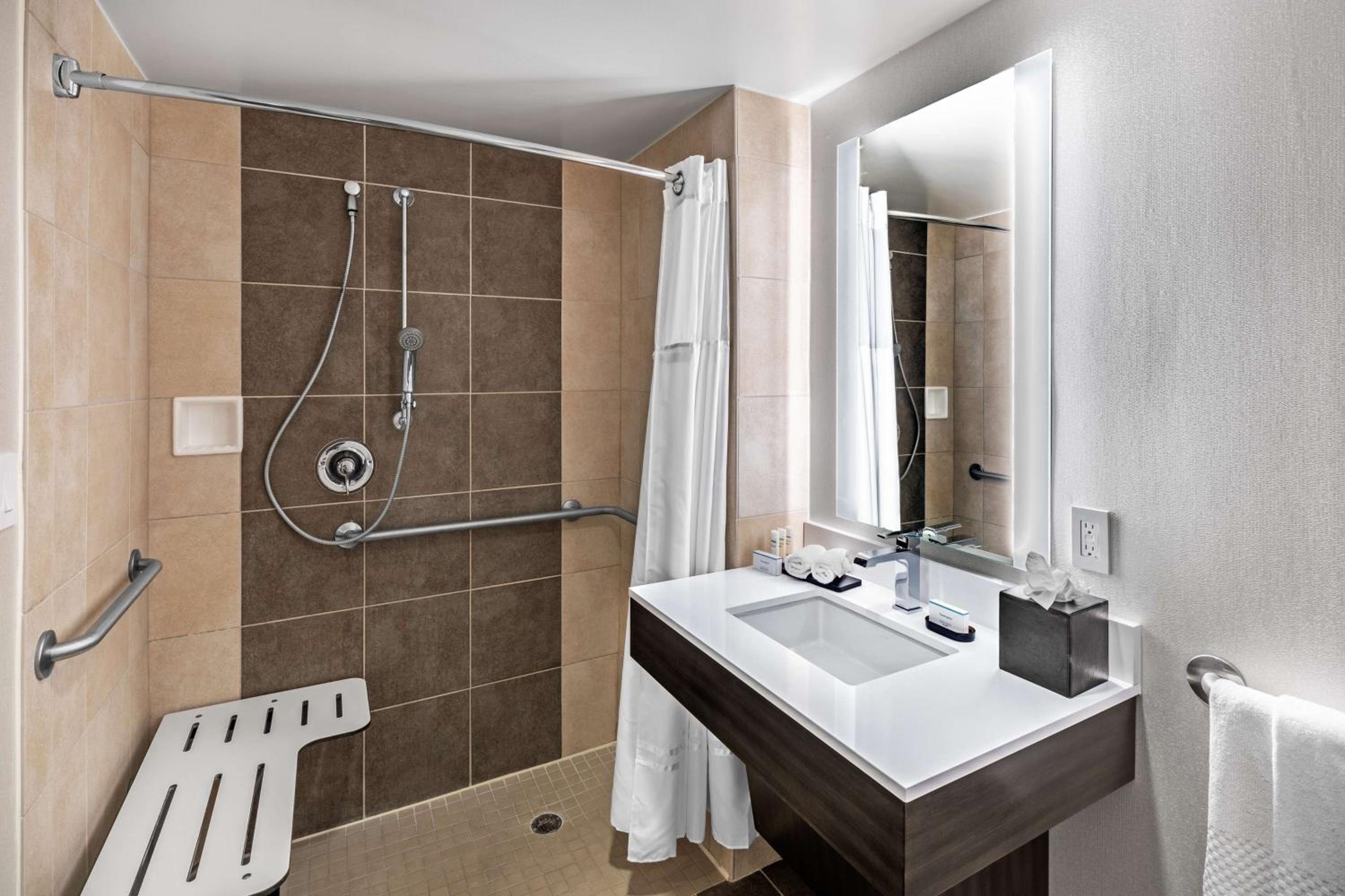 Two-Room King Suite - Non-Smoking - Photo 2