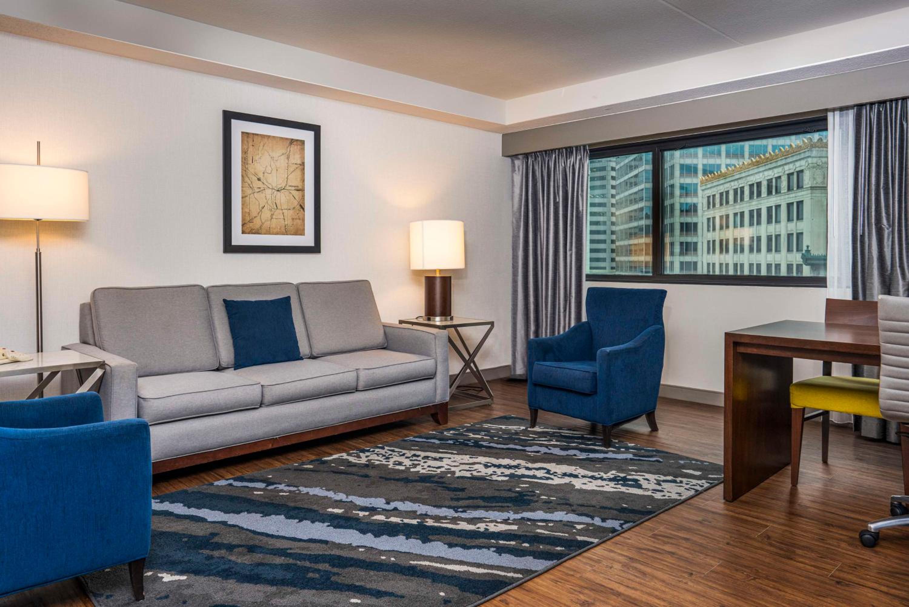 Corner Suite with Two Double Beds - Photo 1
