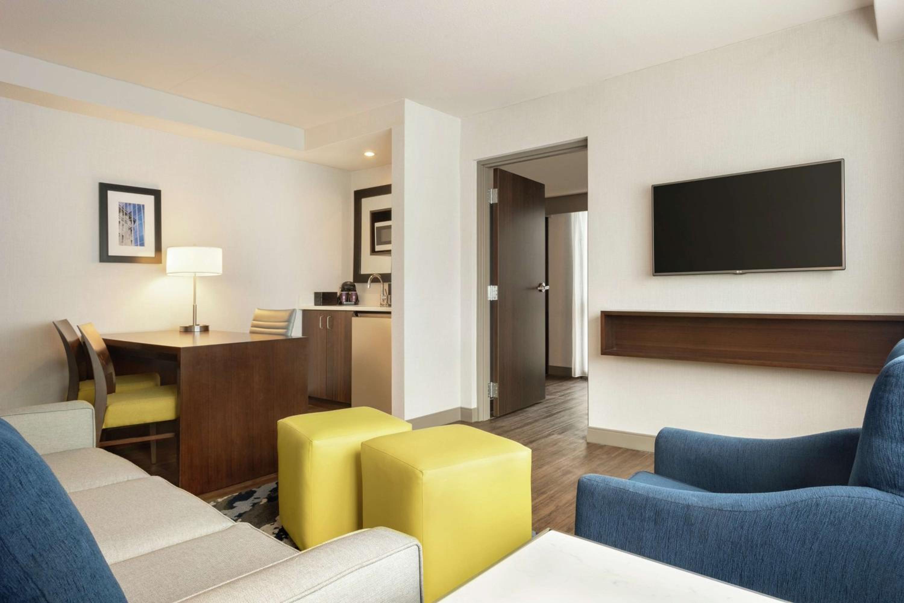 Corner King Suite - Photo 1