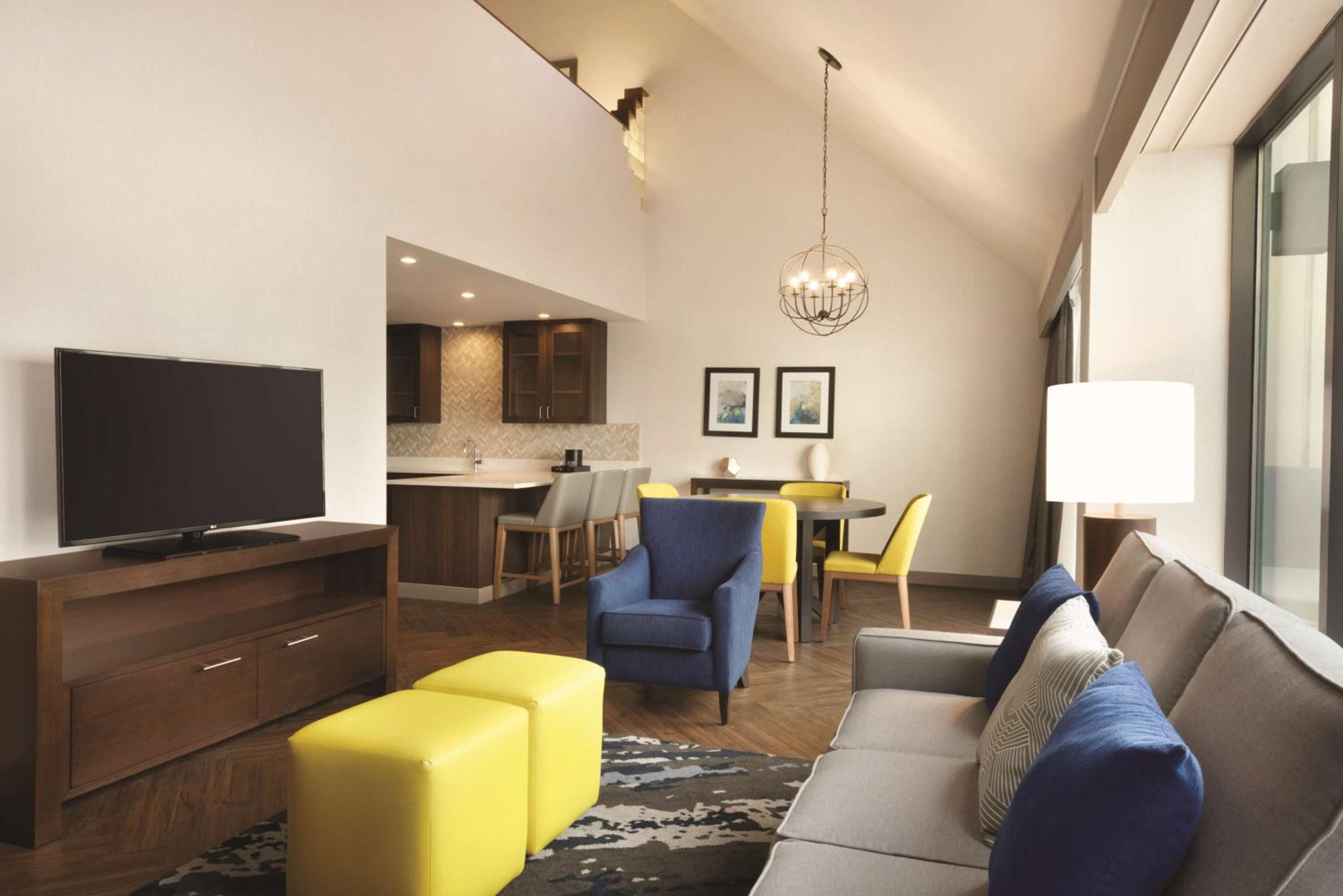 One-Bedroom Penthouse Suite - Non-Smoking