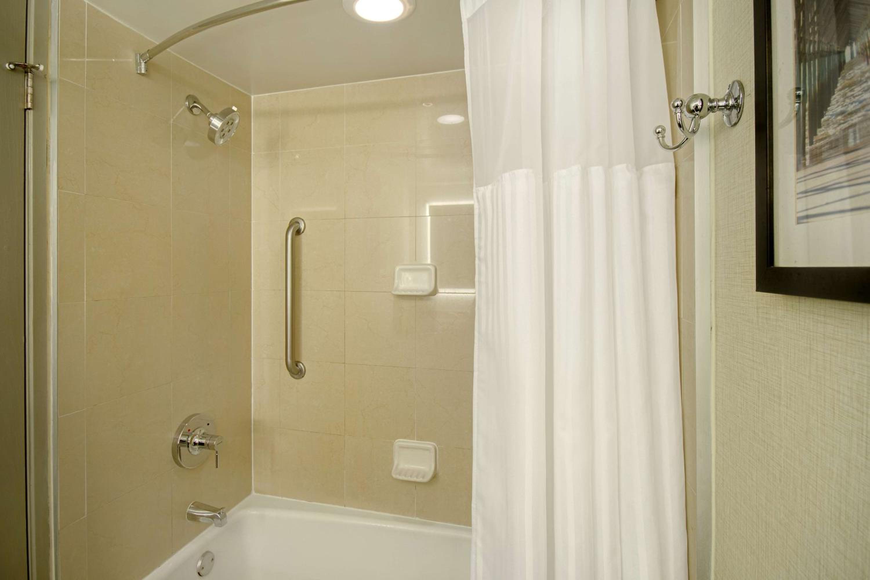 One-Bedroom King Suite - Non-Smoking - Photo 2